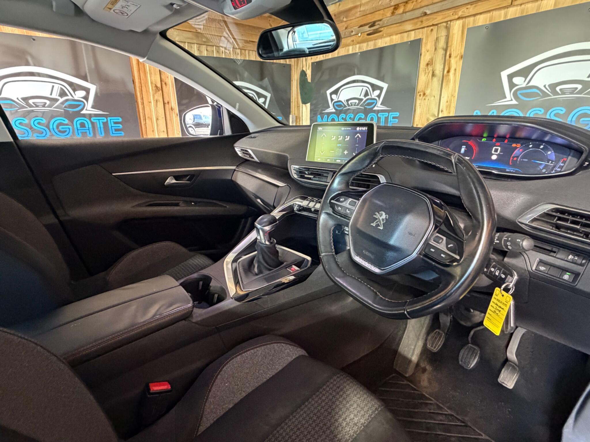 Peugeot 3008 view 10