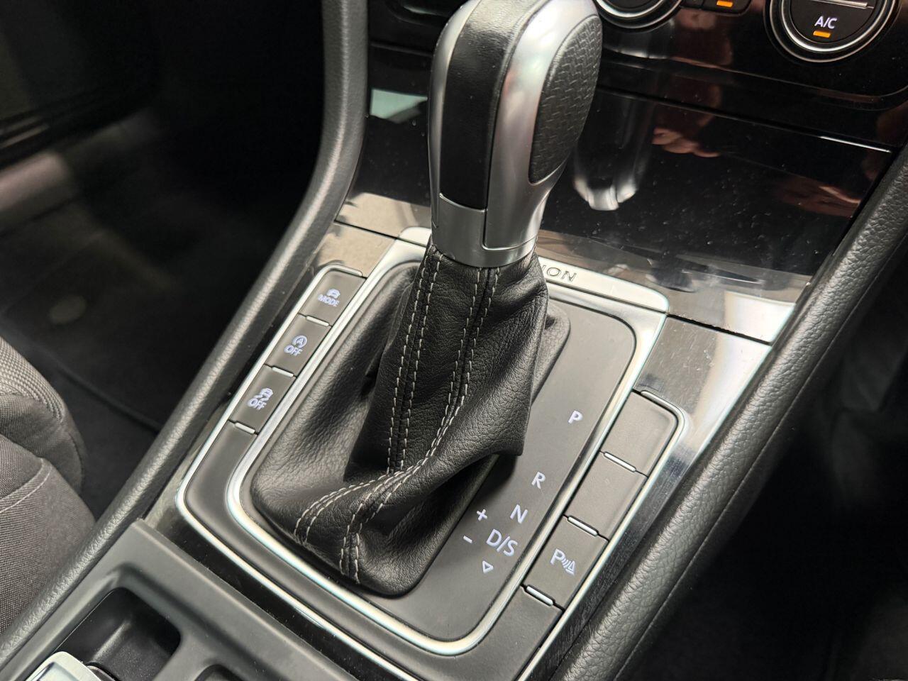 Volkswagen Golf view 38