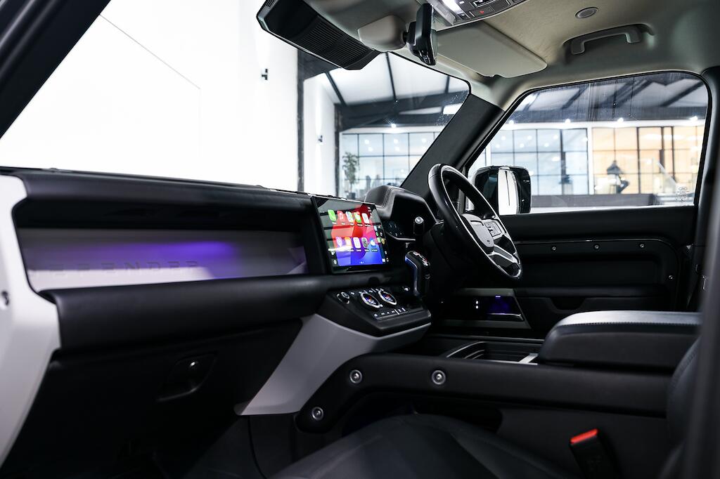 Land Rover Defender view 15