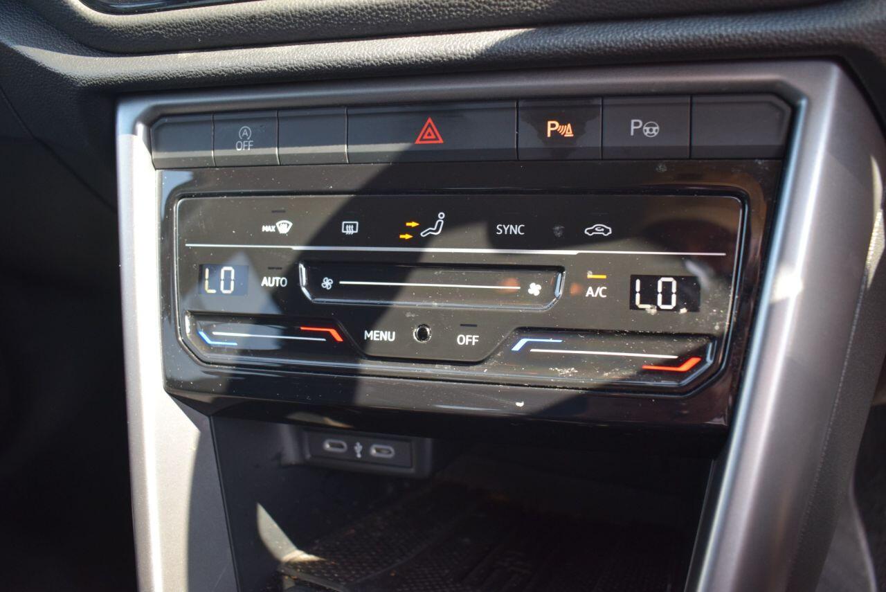 Volkswagen T-Roc view 21