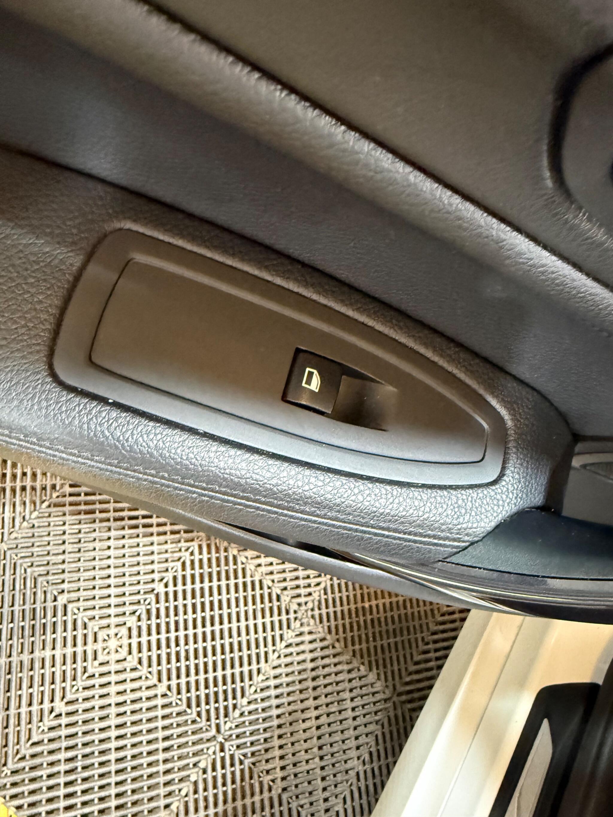 BMW 1 Series view 34