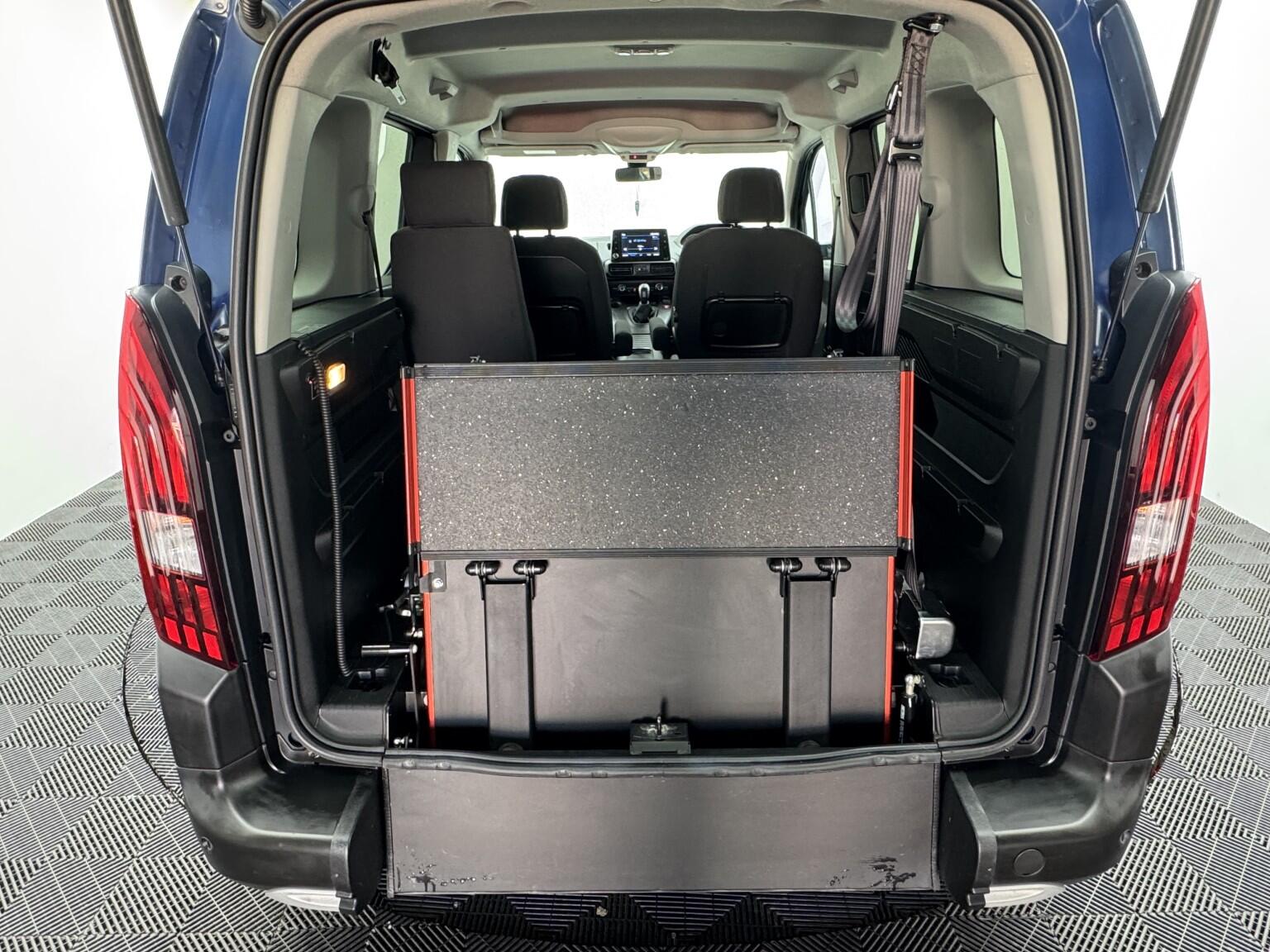 Peugeot Rifter view 13