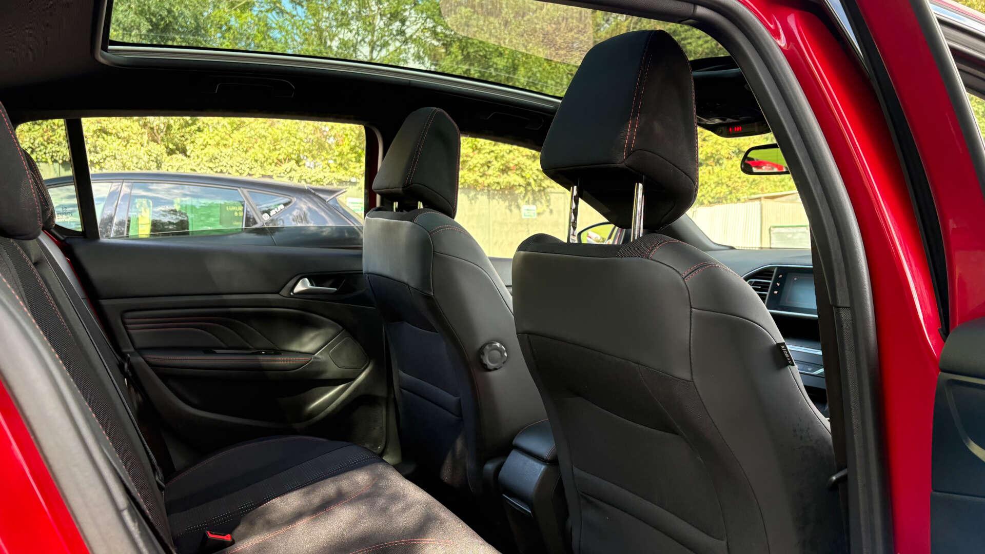 Peugeot 308 view 9
