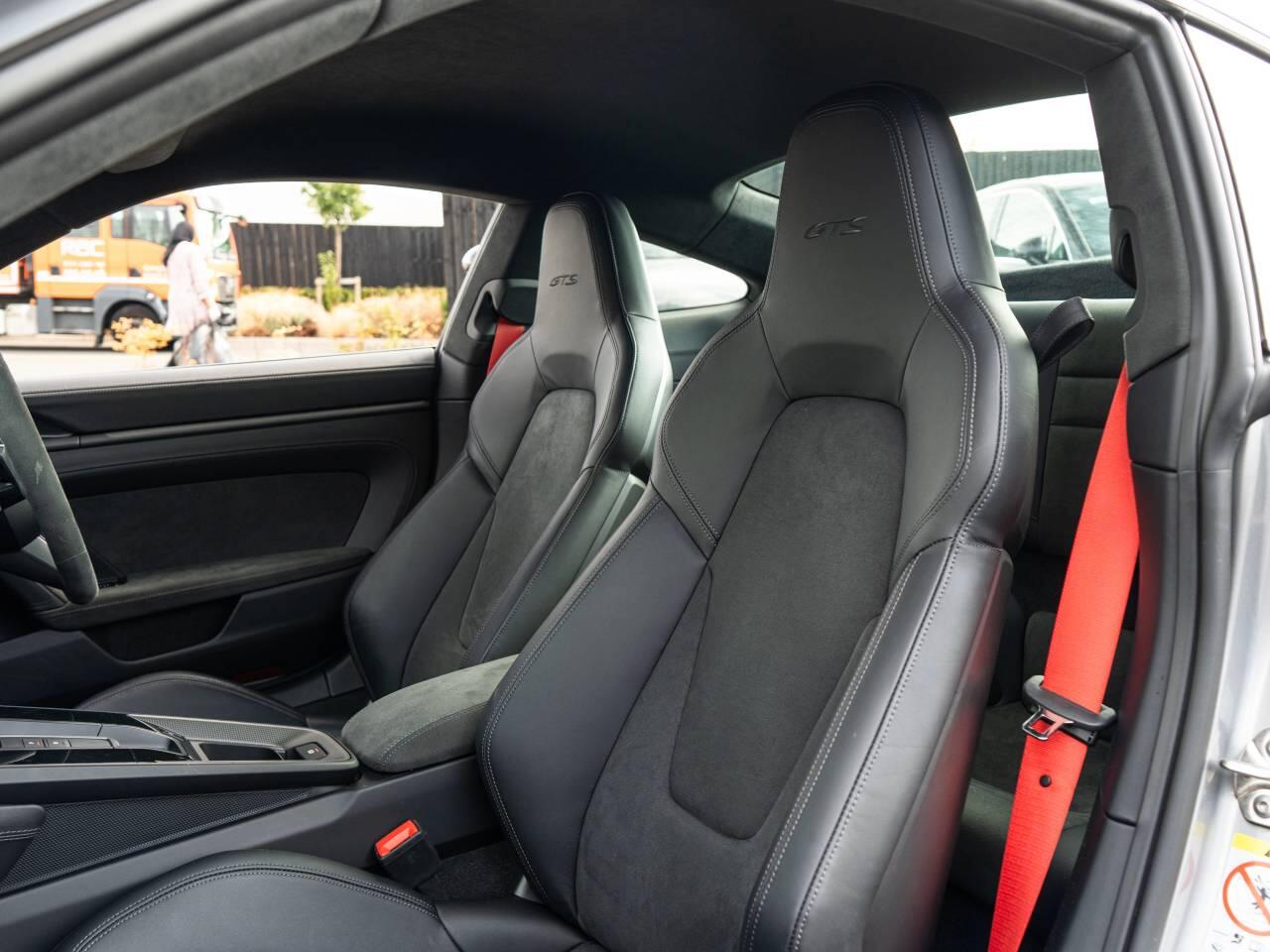 Porsche 911 view 31
