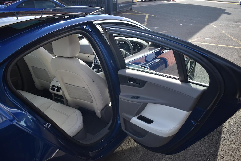 Jaguar Xe view 28