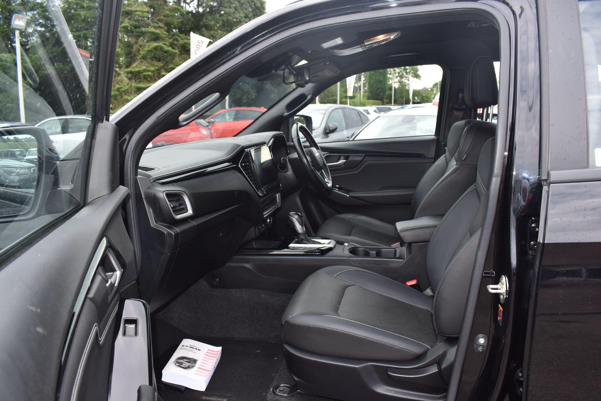 D-Max - 1.9 TD V-Cross Auto 4WD Euro 6 (s/s) 4dr - Image 3