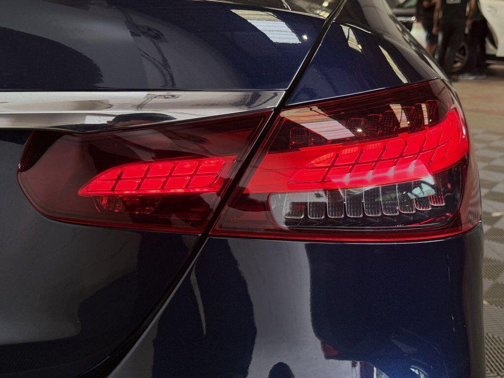 Mercedes-Benz E Class view 24