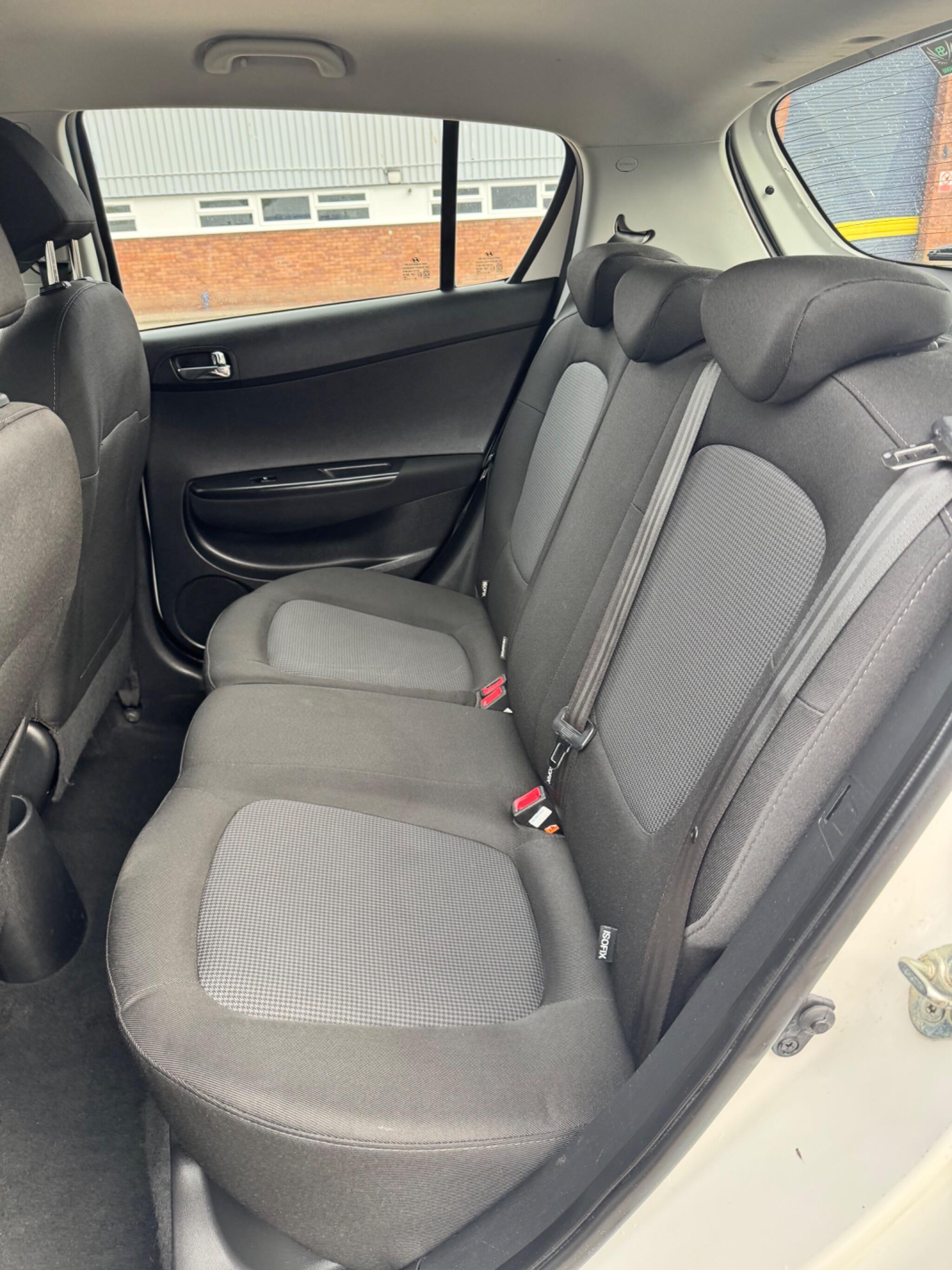 Hyundai i20 view 30