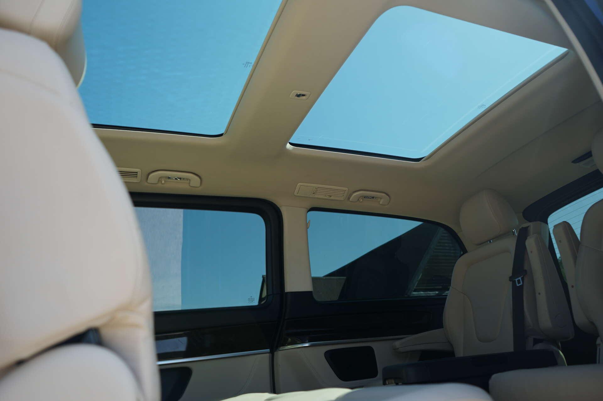 Mercedes-Benz V-Class view 9
