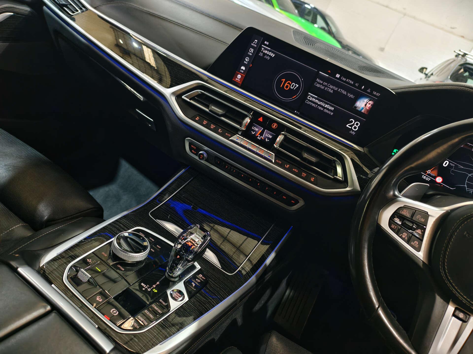 BMW X7 view 49