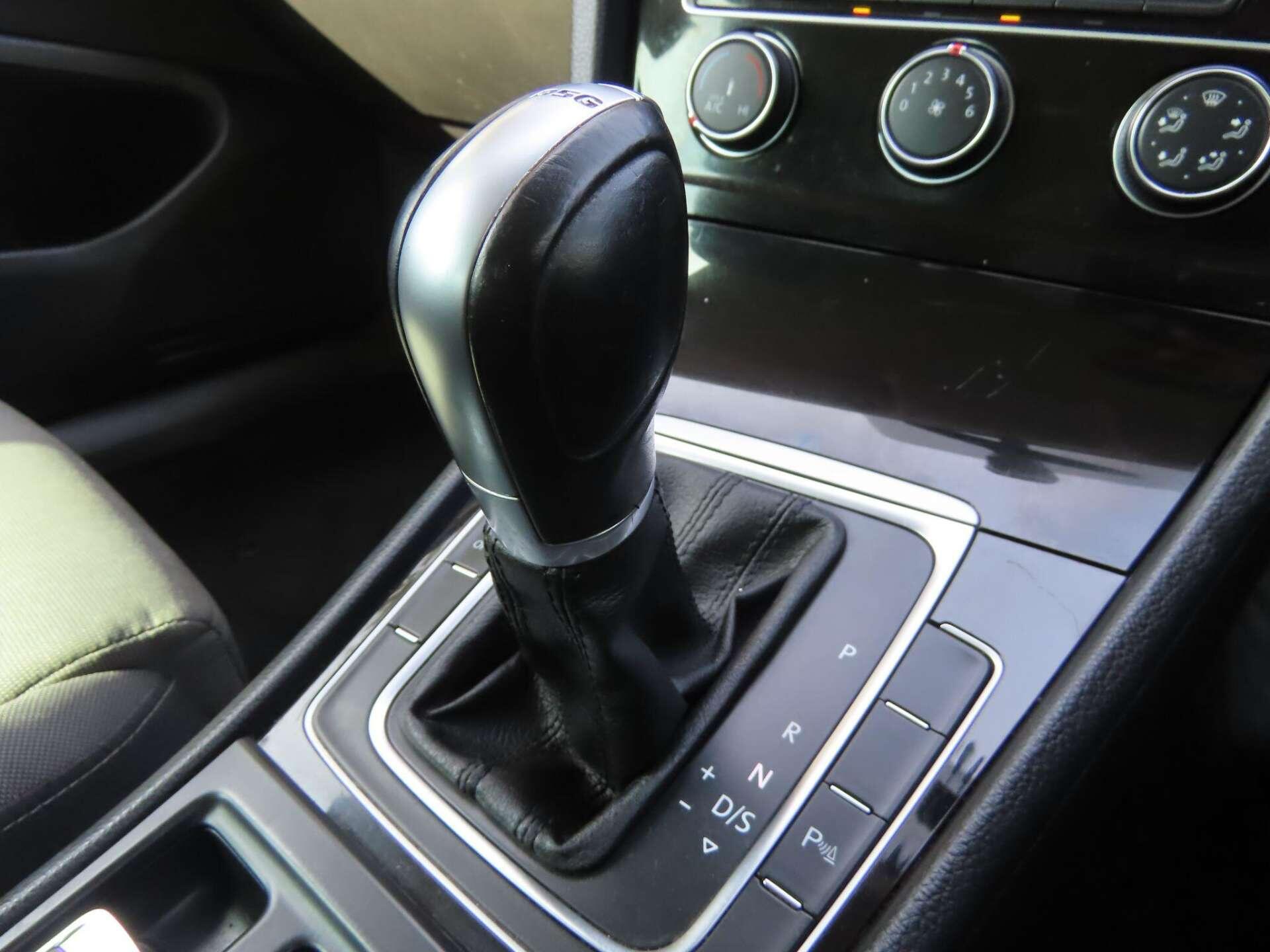 Volkswagen Golf view 10