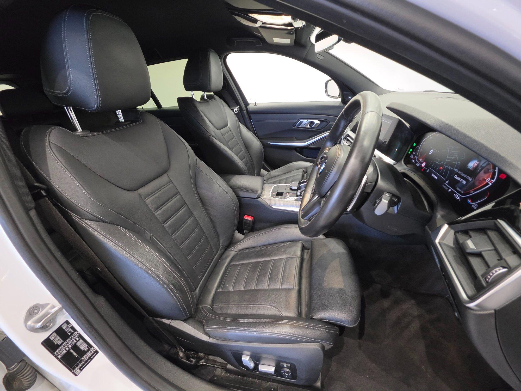 BMW 3 Series view 17