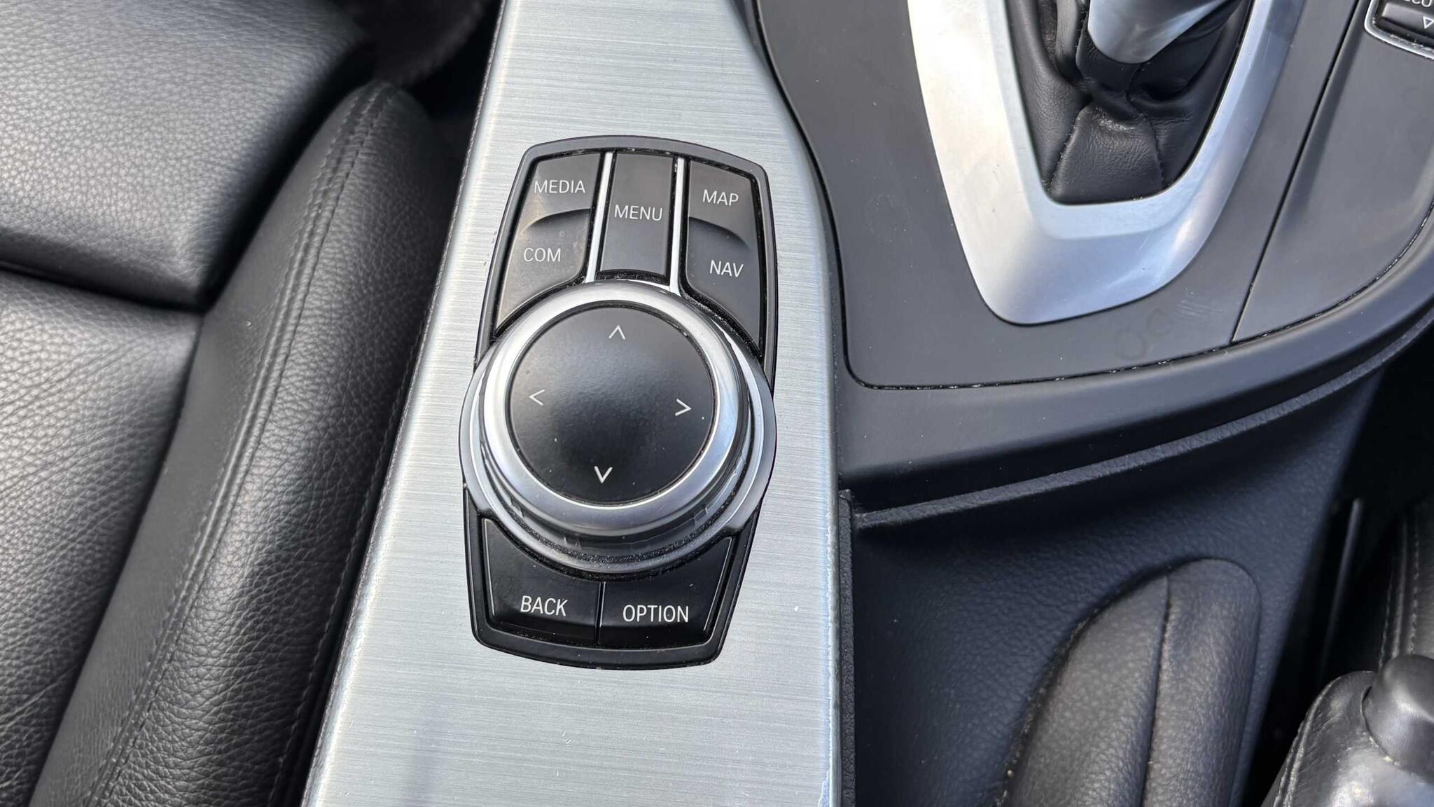BMW 3 Series view 25