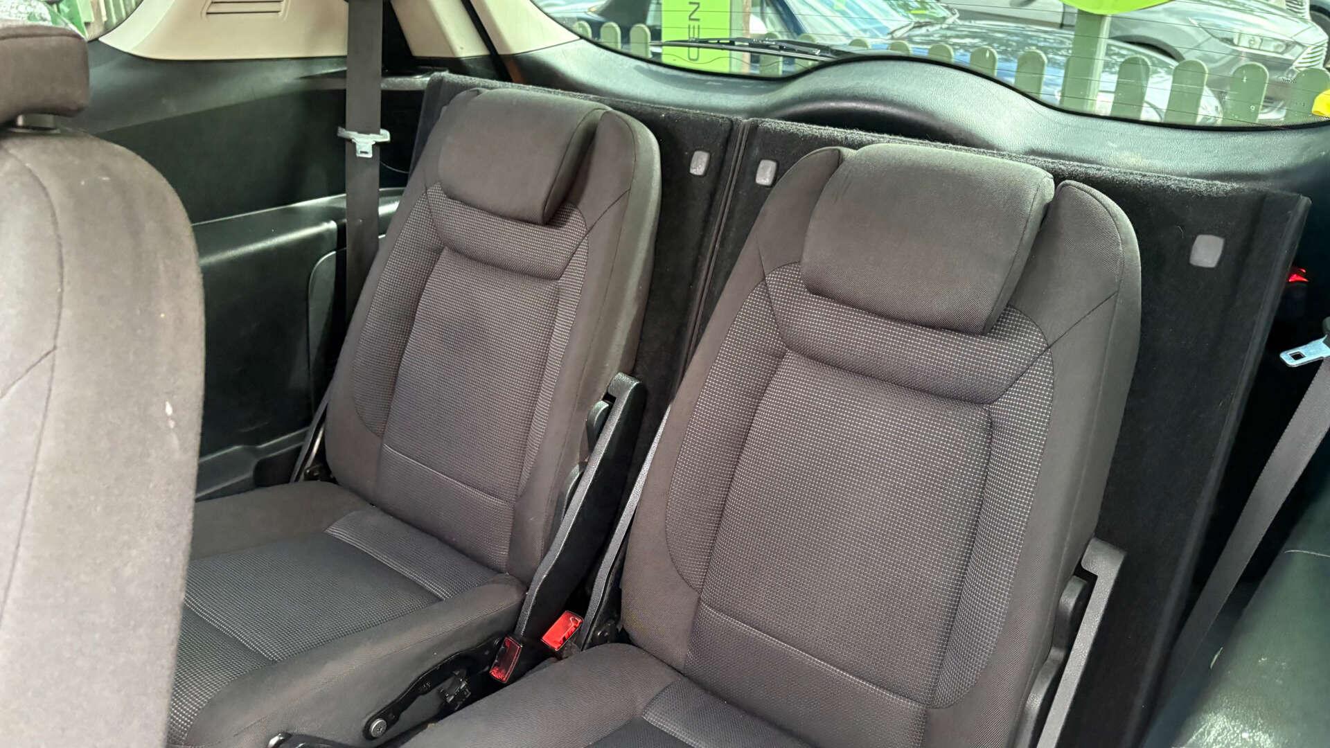 Ford S-Max view 12