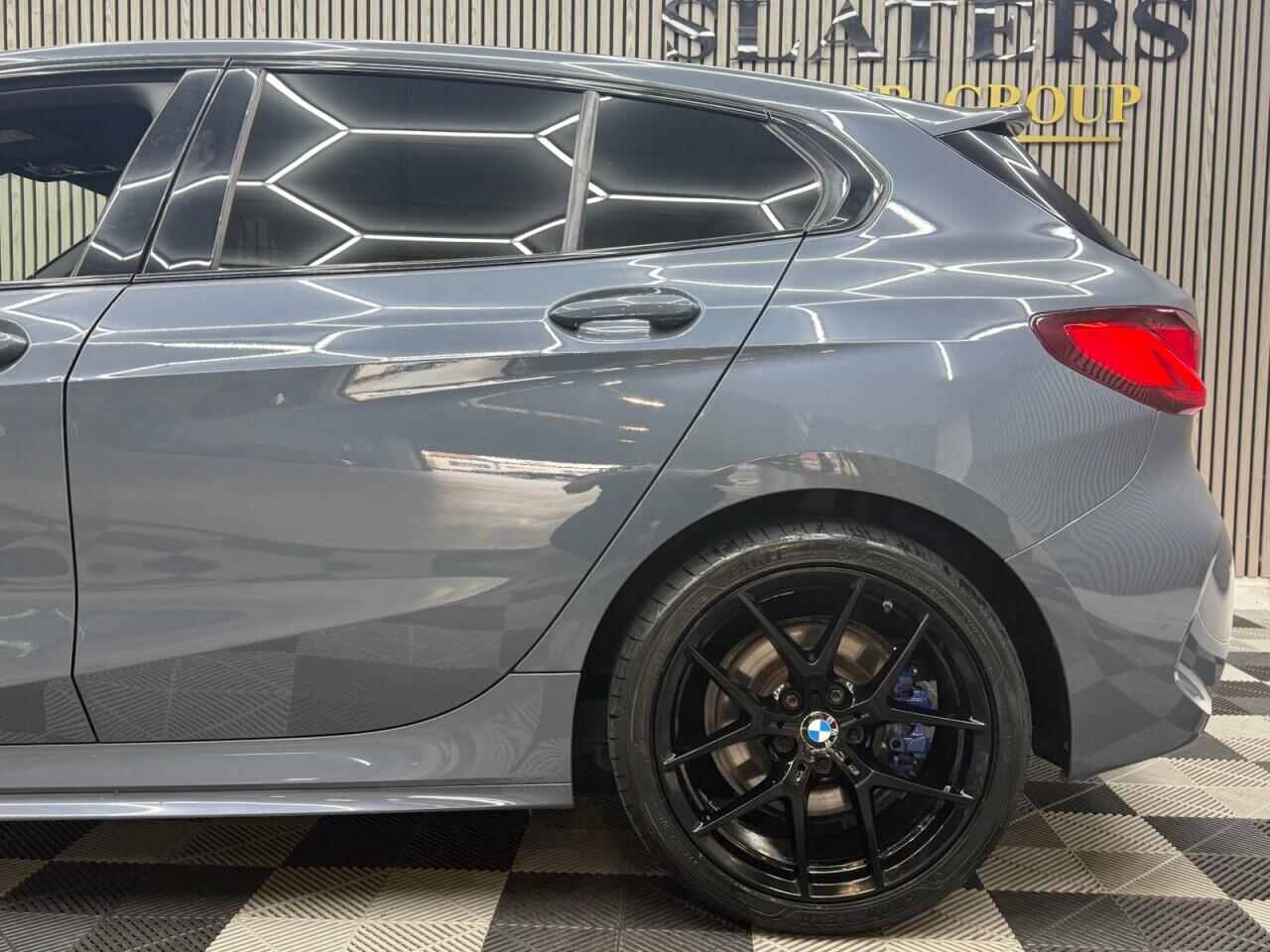 BMW 1 Series view 33