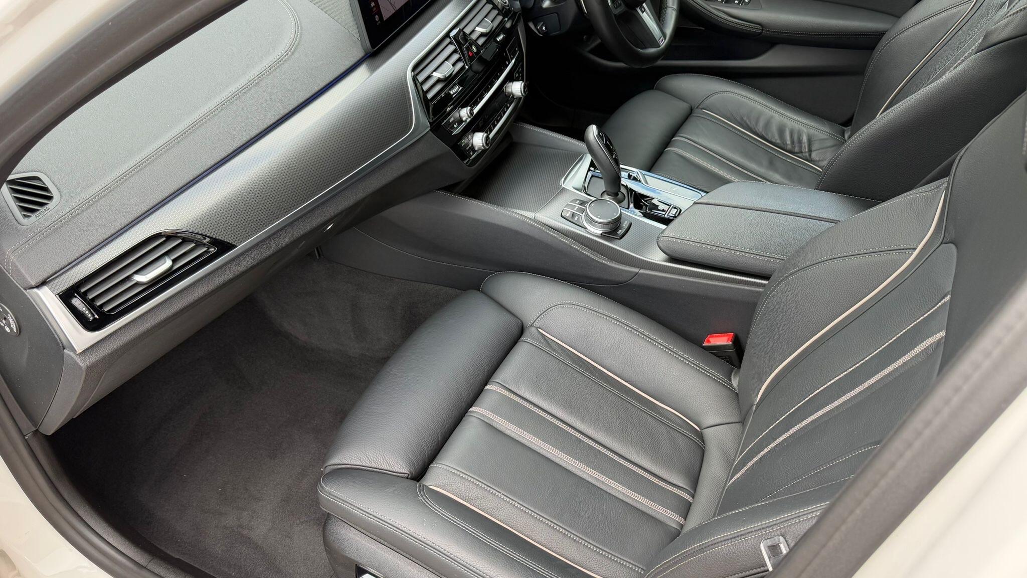 BMW 5 Series view 12