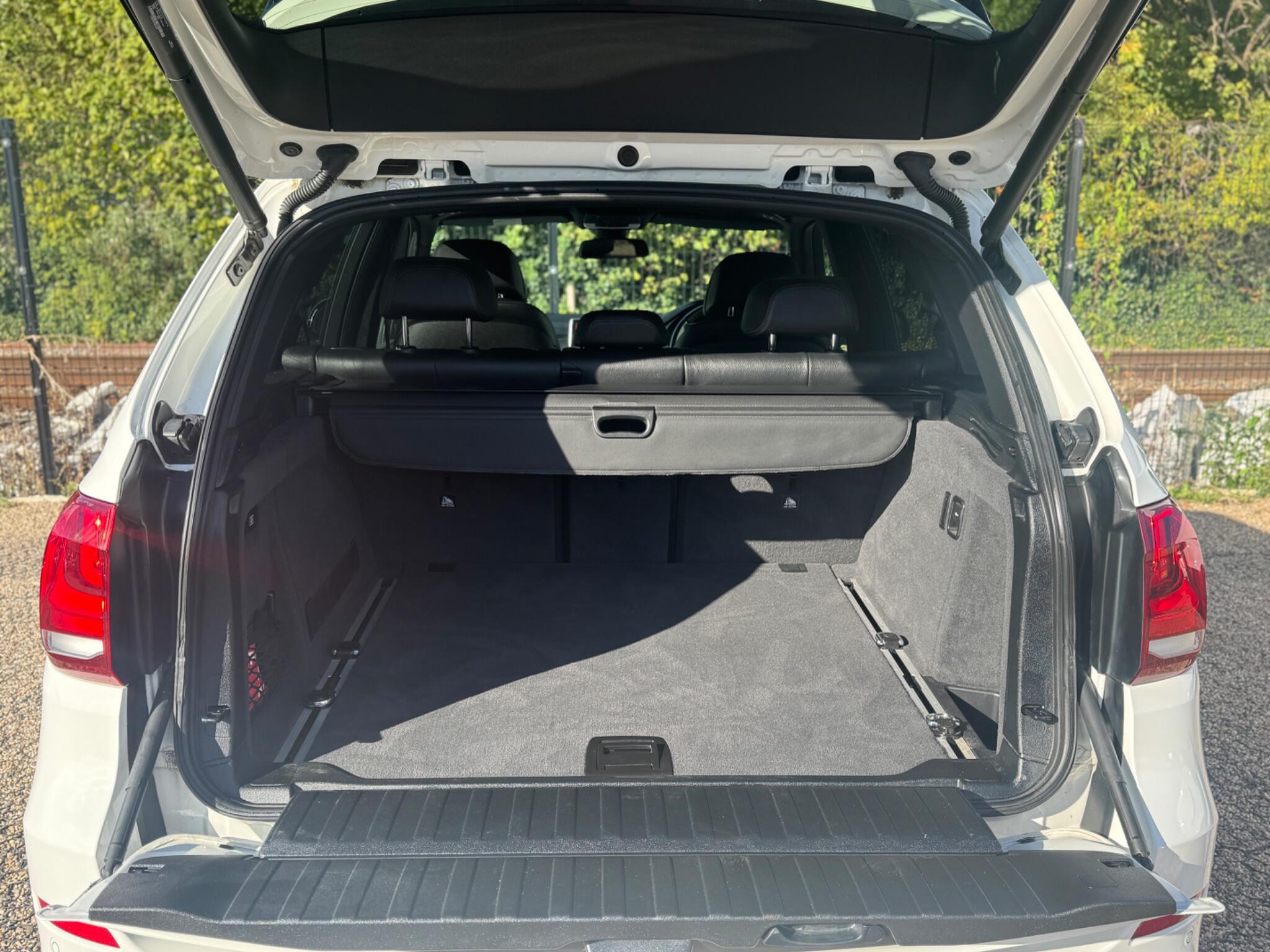 BMW X5 view 16