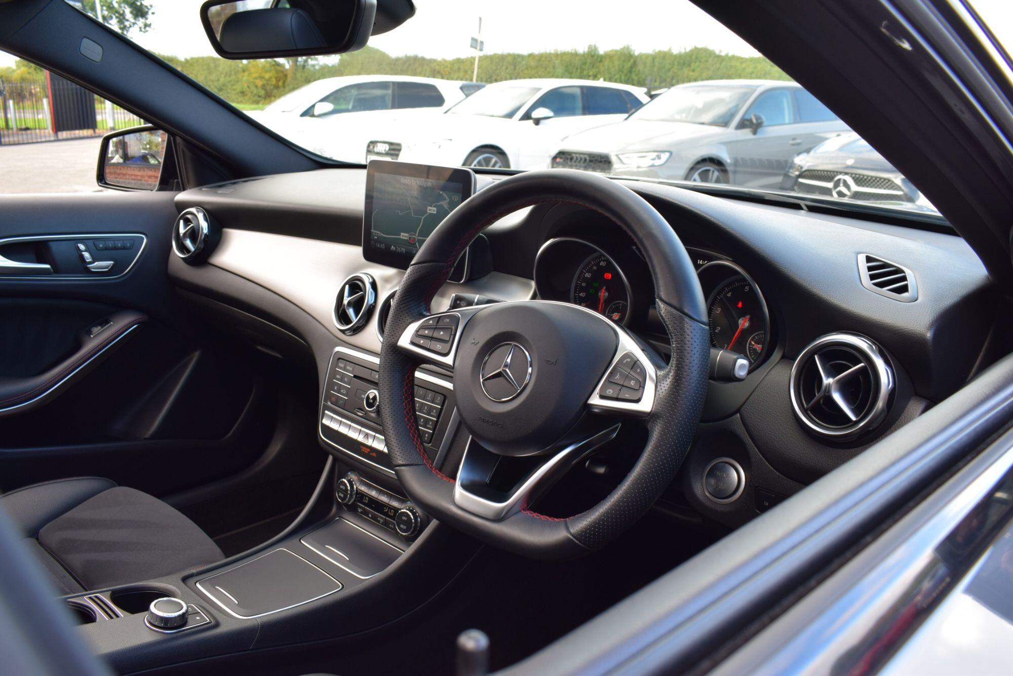 Mercedes-Benz GLA view 11
