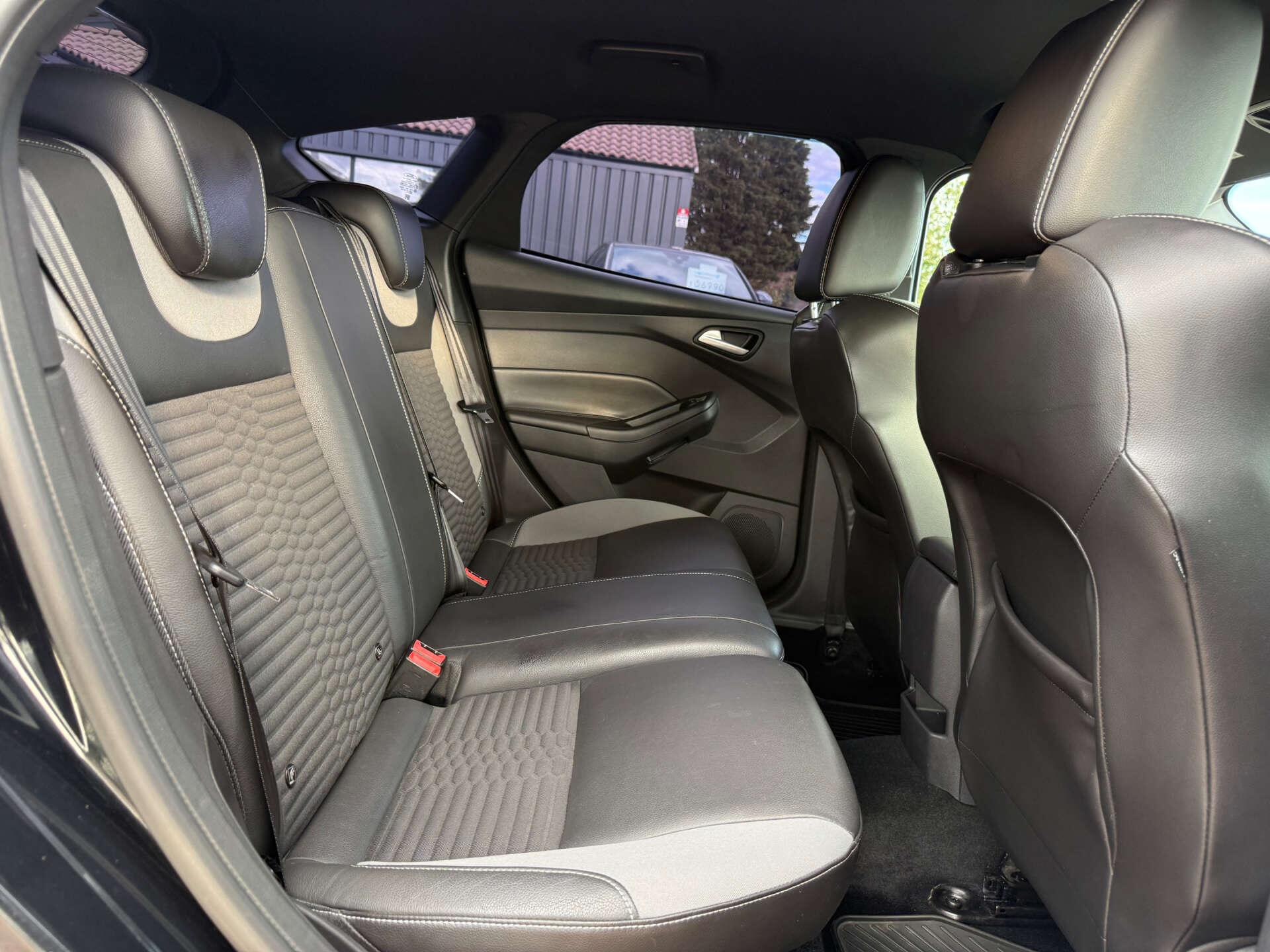 Ford Focus view 60