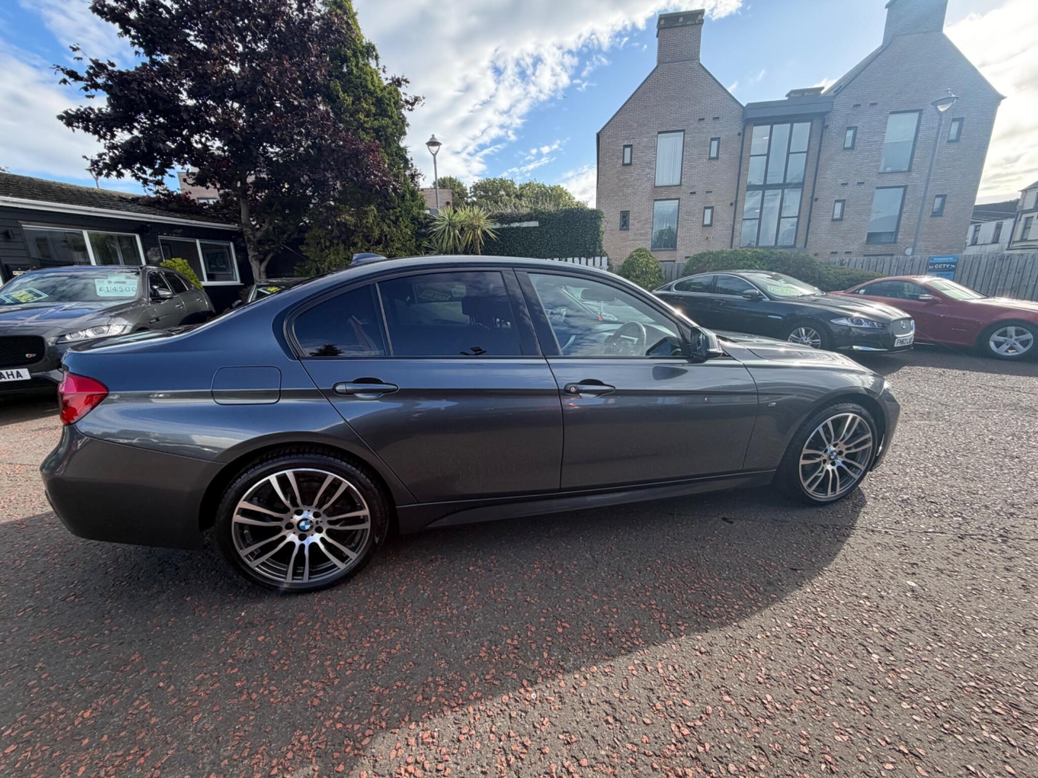BMW 3 Series view 8