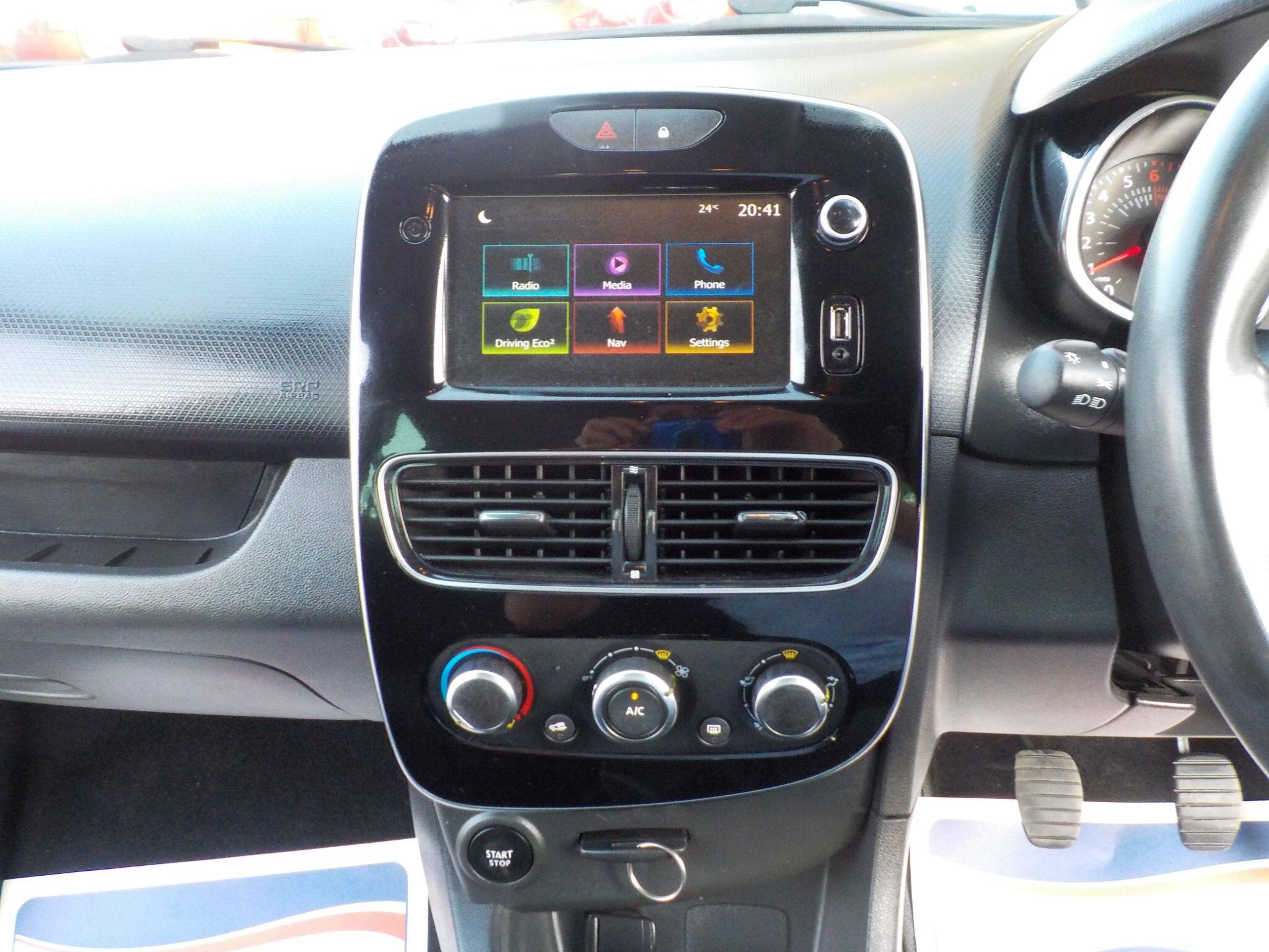 Renault Clio 0.9 TCe Iconic Euro 6 (s/s) 5dr