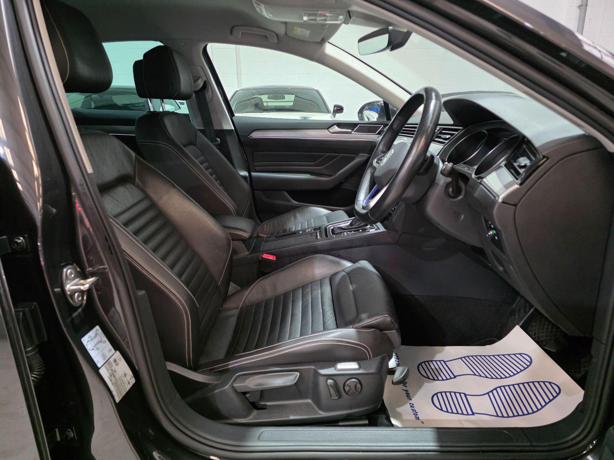 Volkswagen Passat view 6