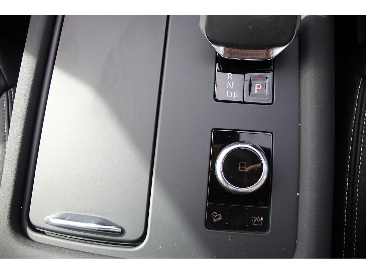 Land Rover Discovery view 45