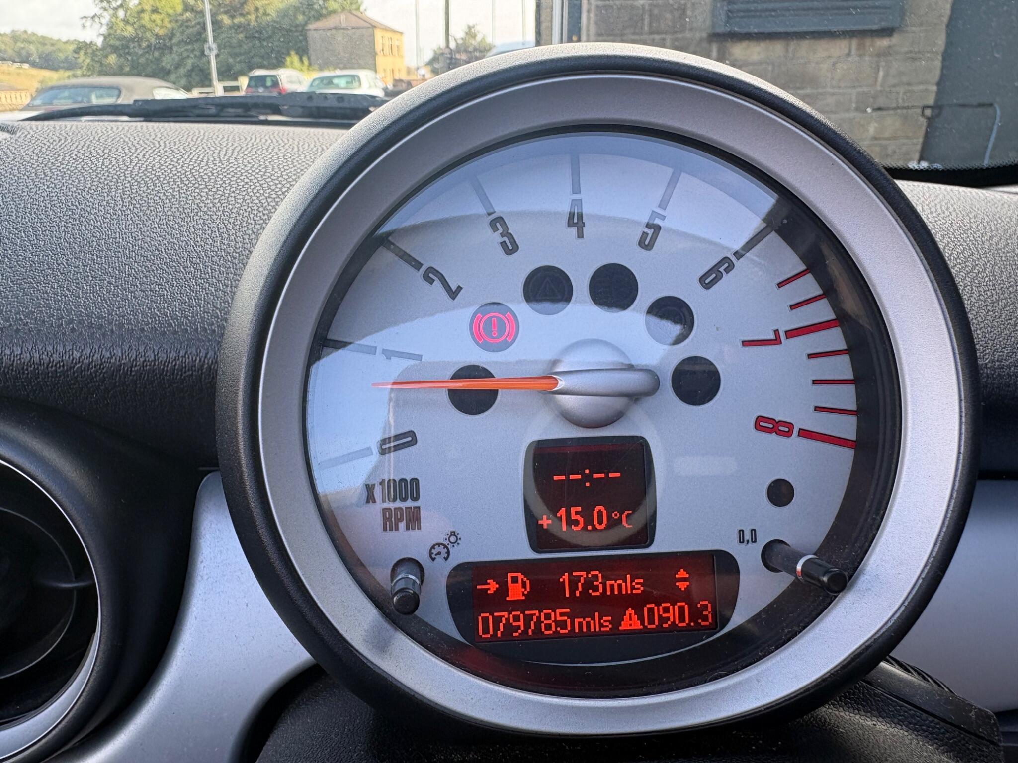 Mini Convertible view 22