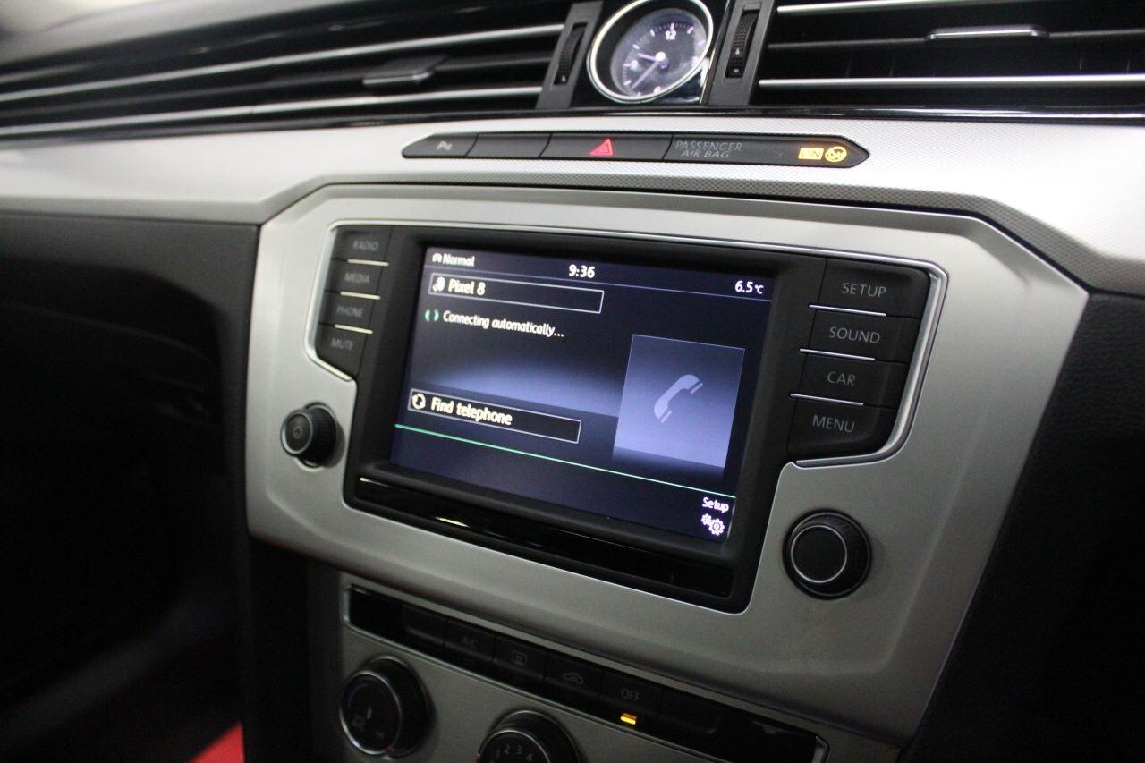 Volkswagen Passat view 39