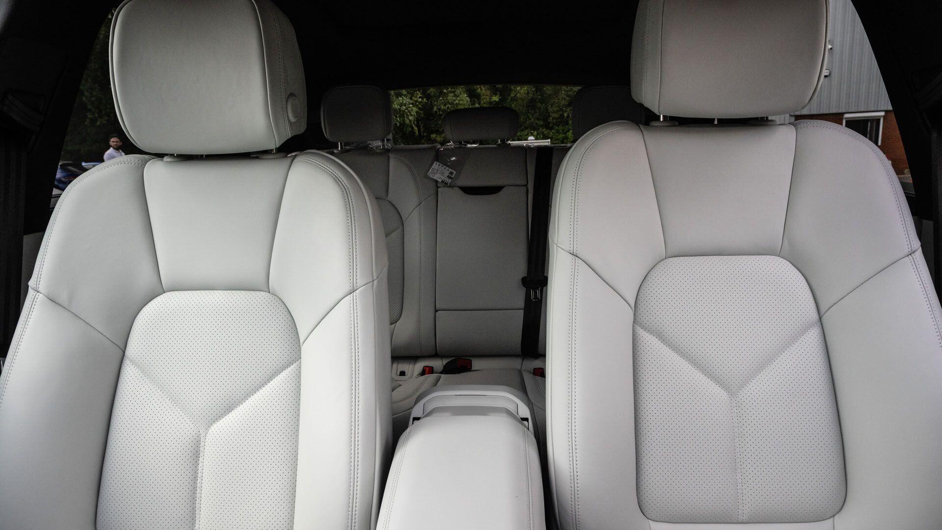 Porsche Macan view 25