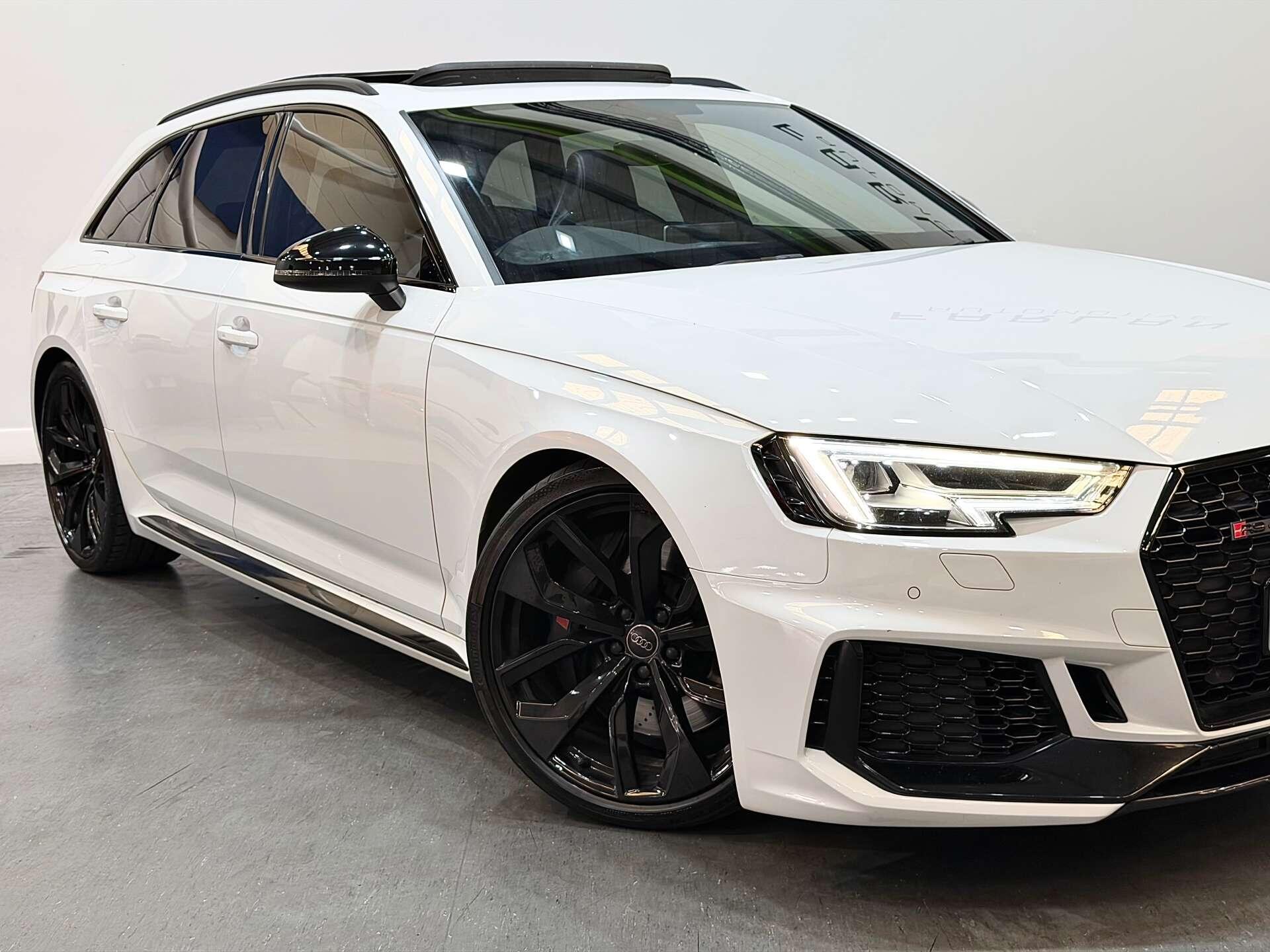 Audi RS4 view 7
