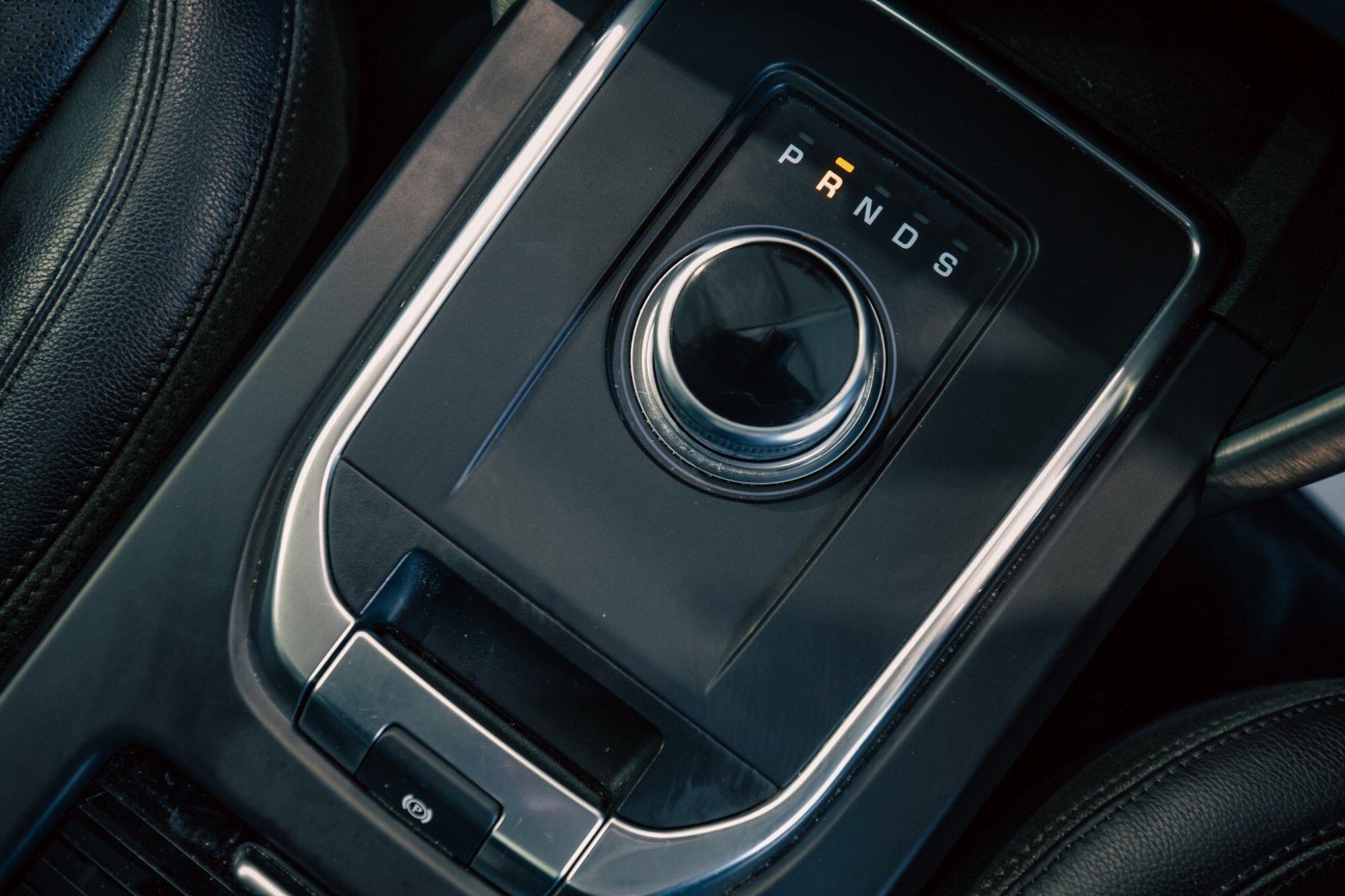 Land Rover Discovery Sport view 19