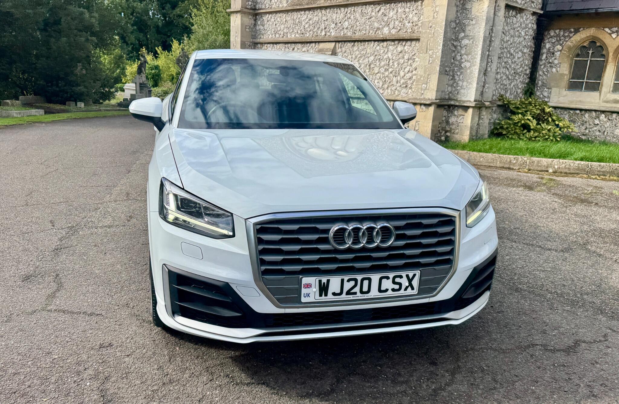 Audi Q2 view 8