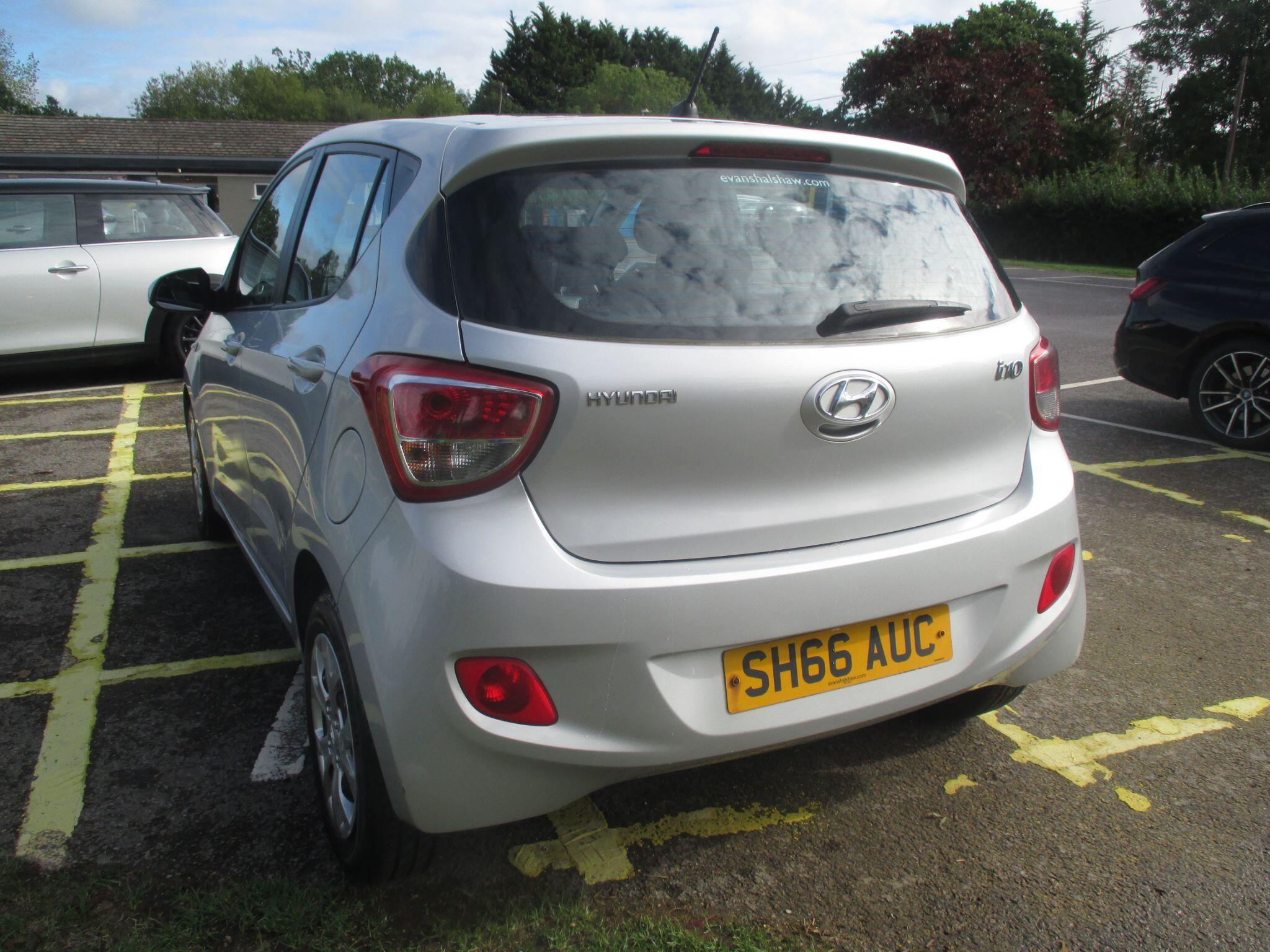 Hyundai I10 view 12