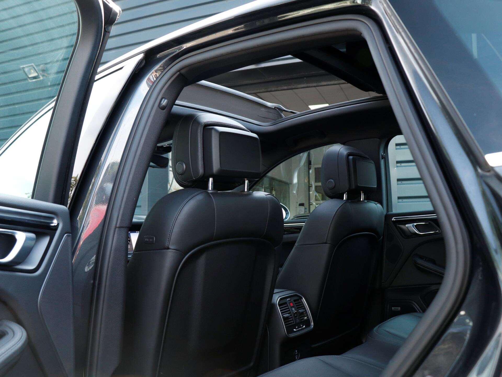 Porsche Macan view 27