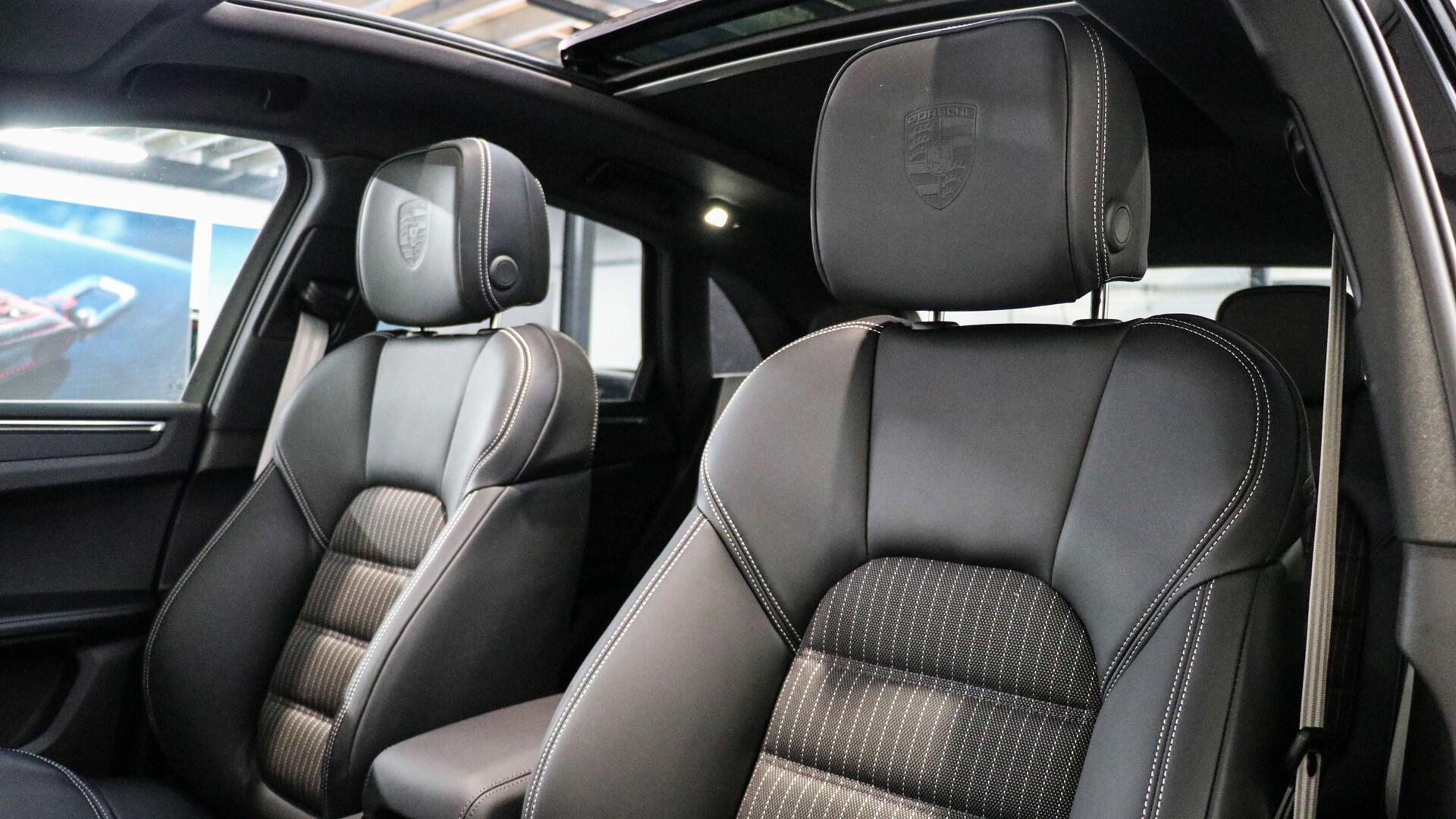 Porsche Macan view 23