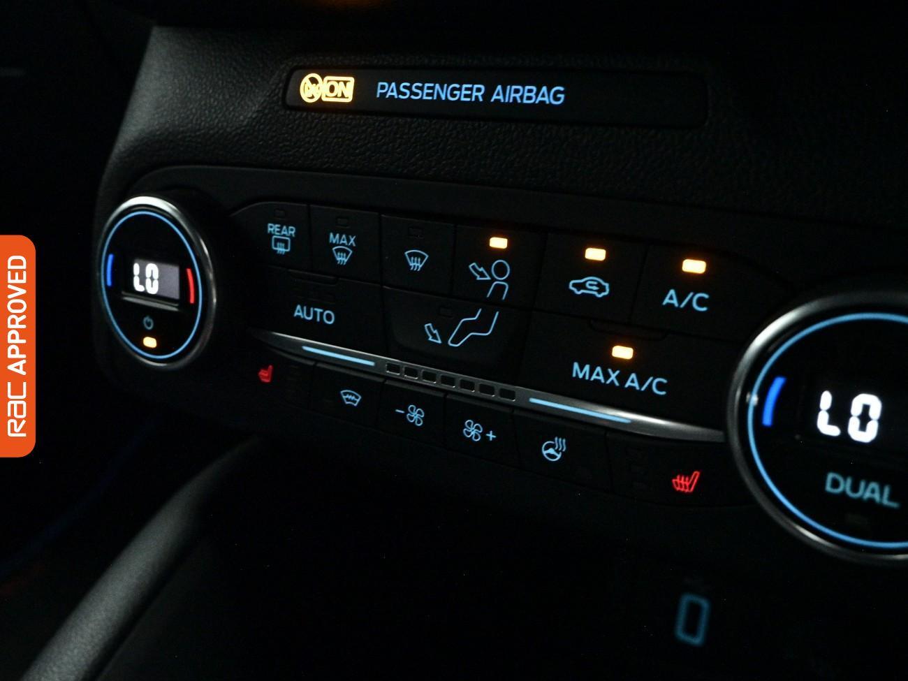 Ford Focus view 15