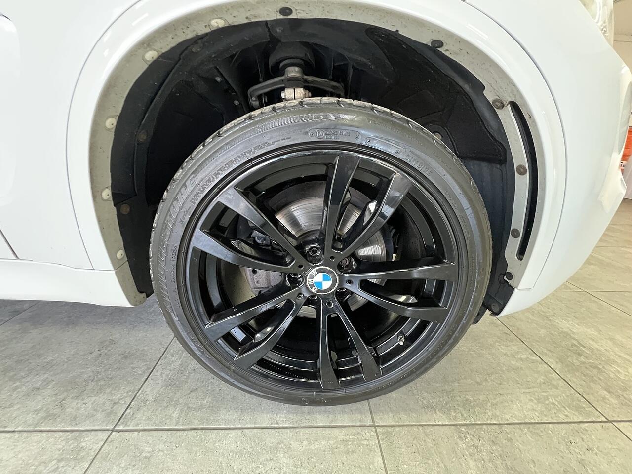 BMW X5 view 28