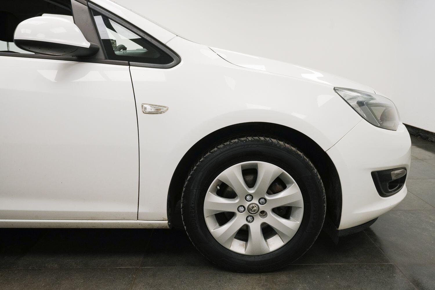 Vauxhall Astra view 17