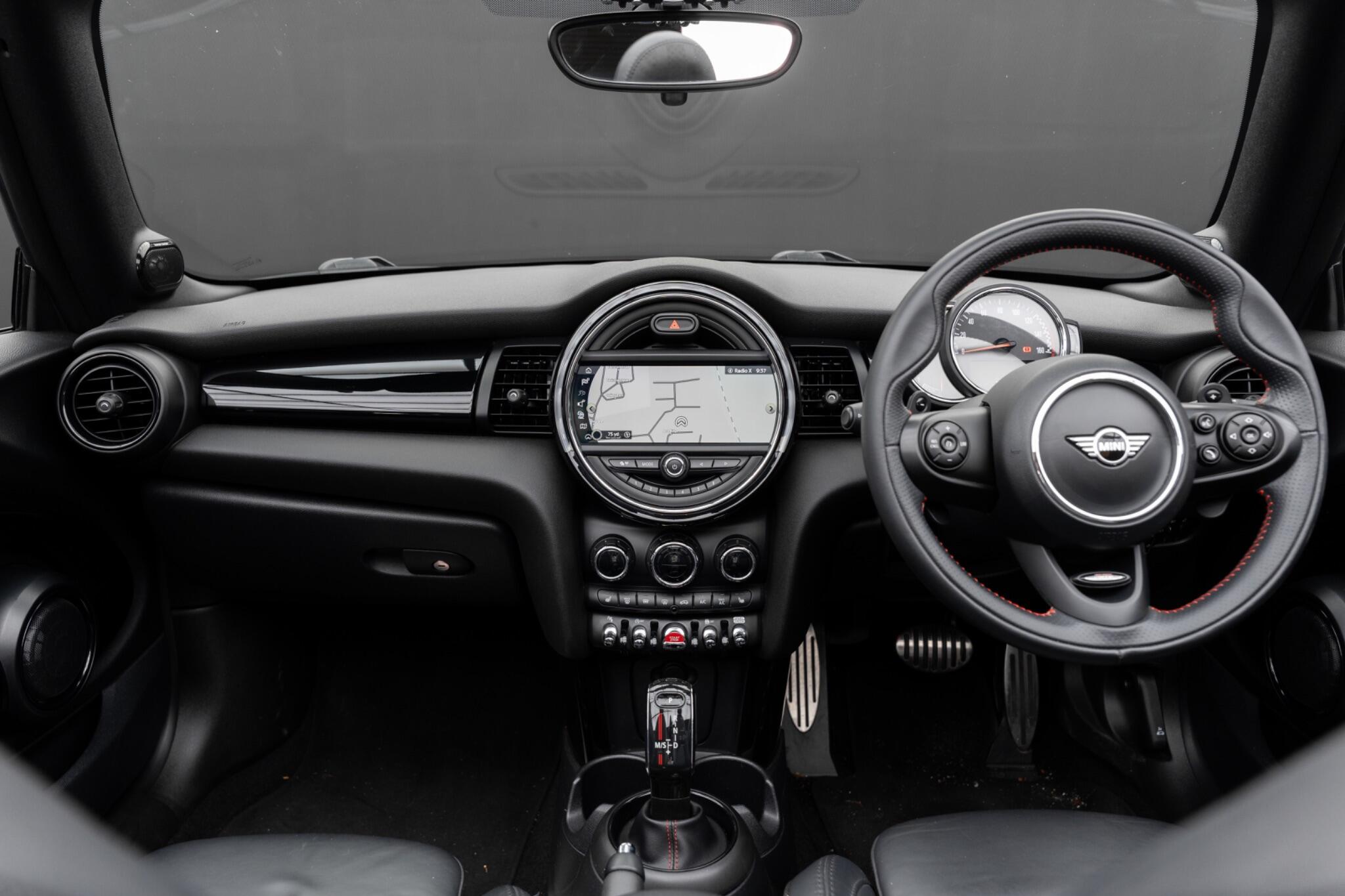 MINI Convertible view 25