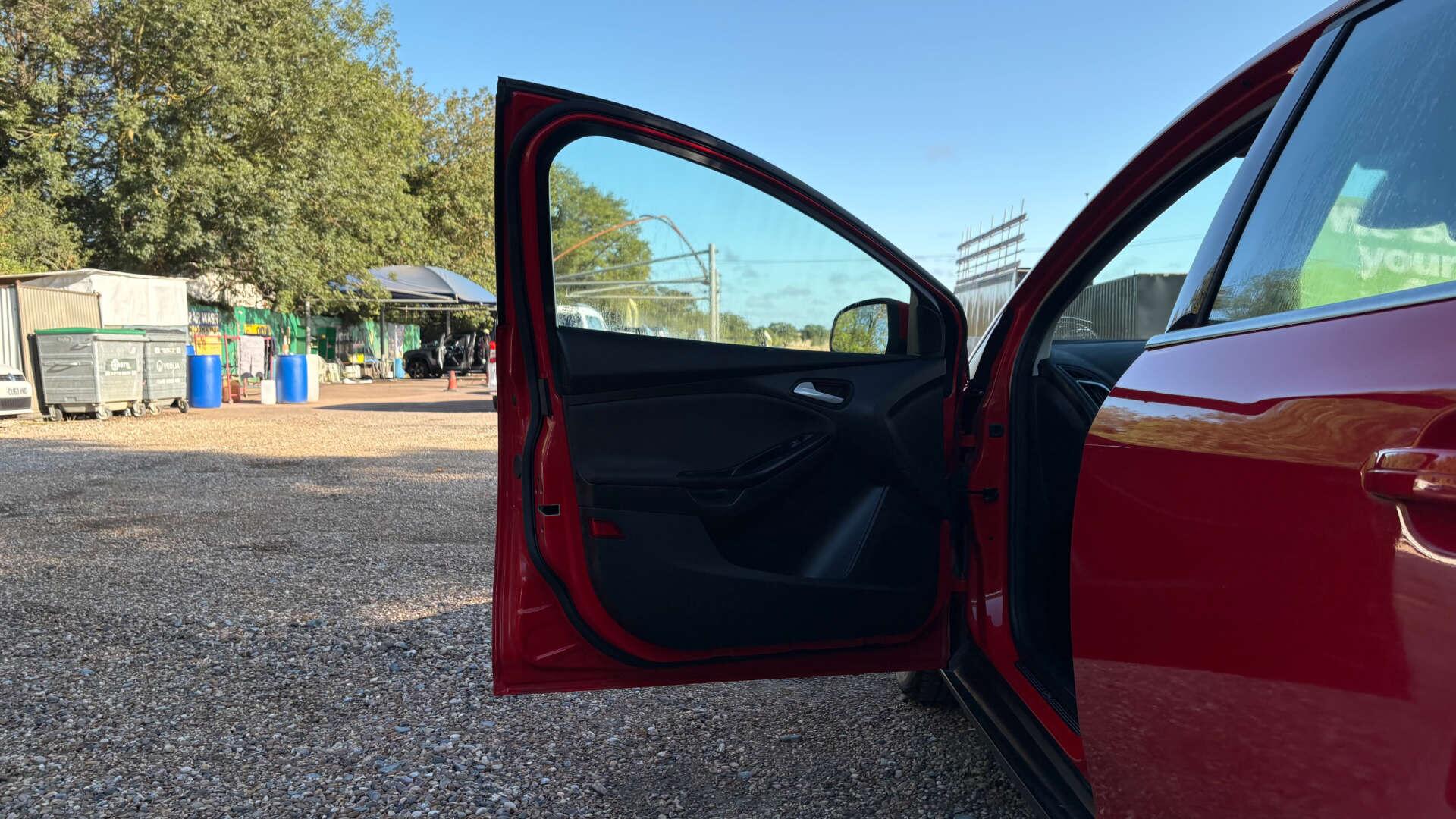 Ford Focus view 40