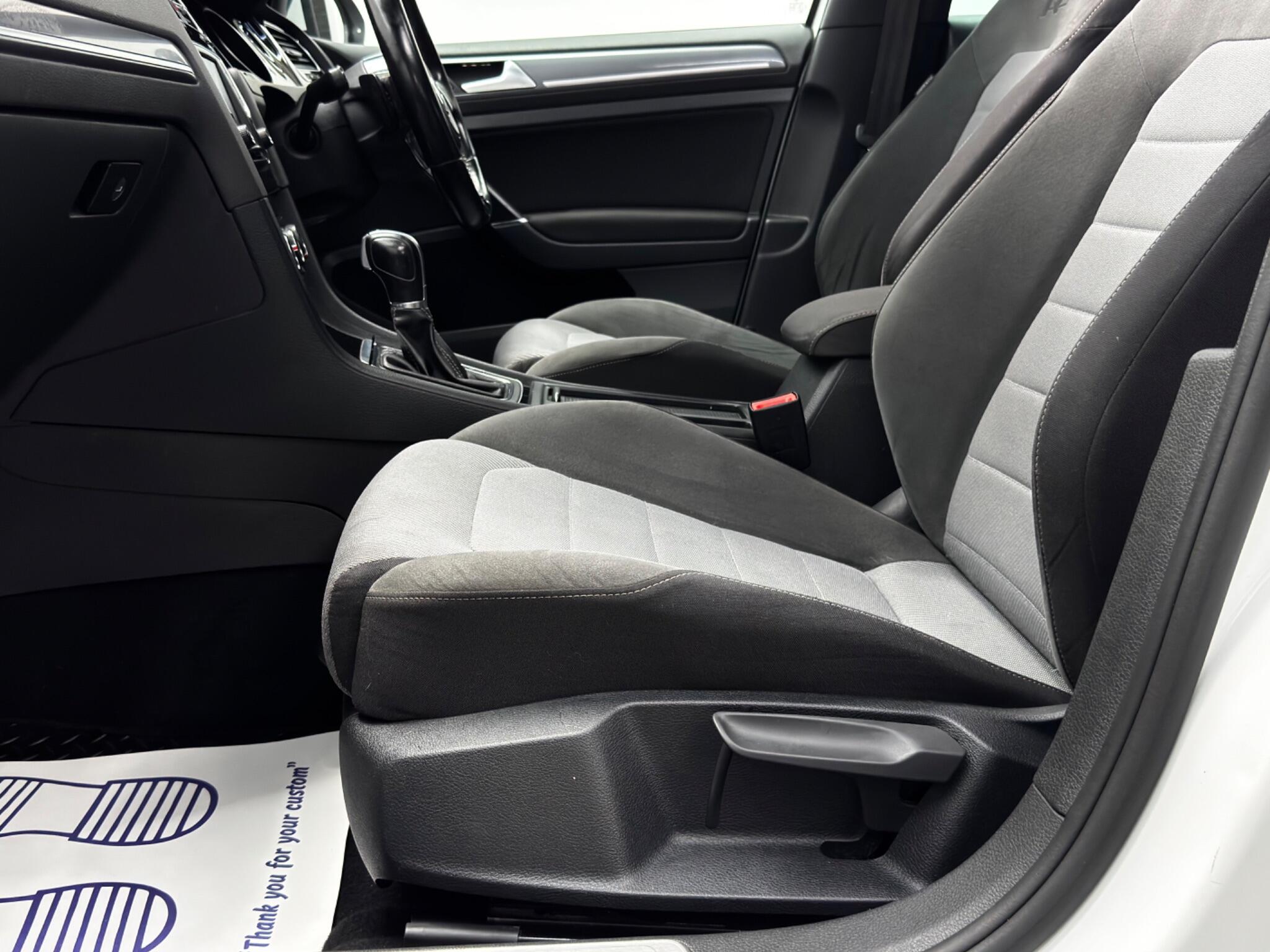 Volkswagen Golf view 60