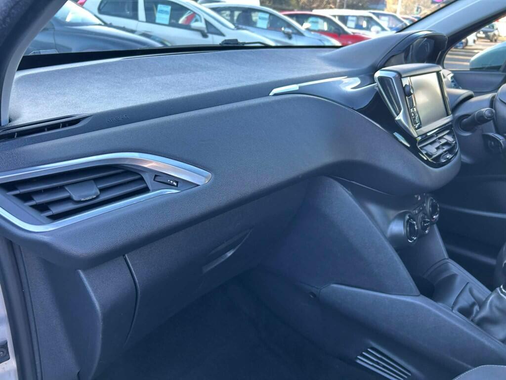 Peugeot 208 view 19