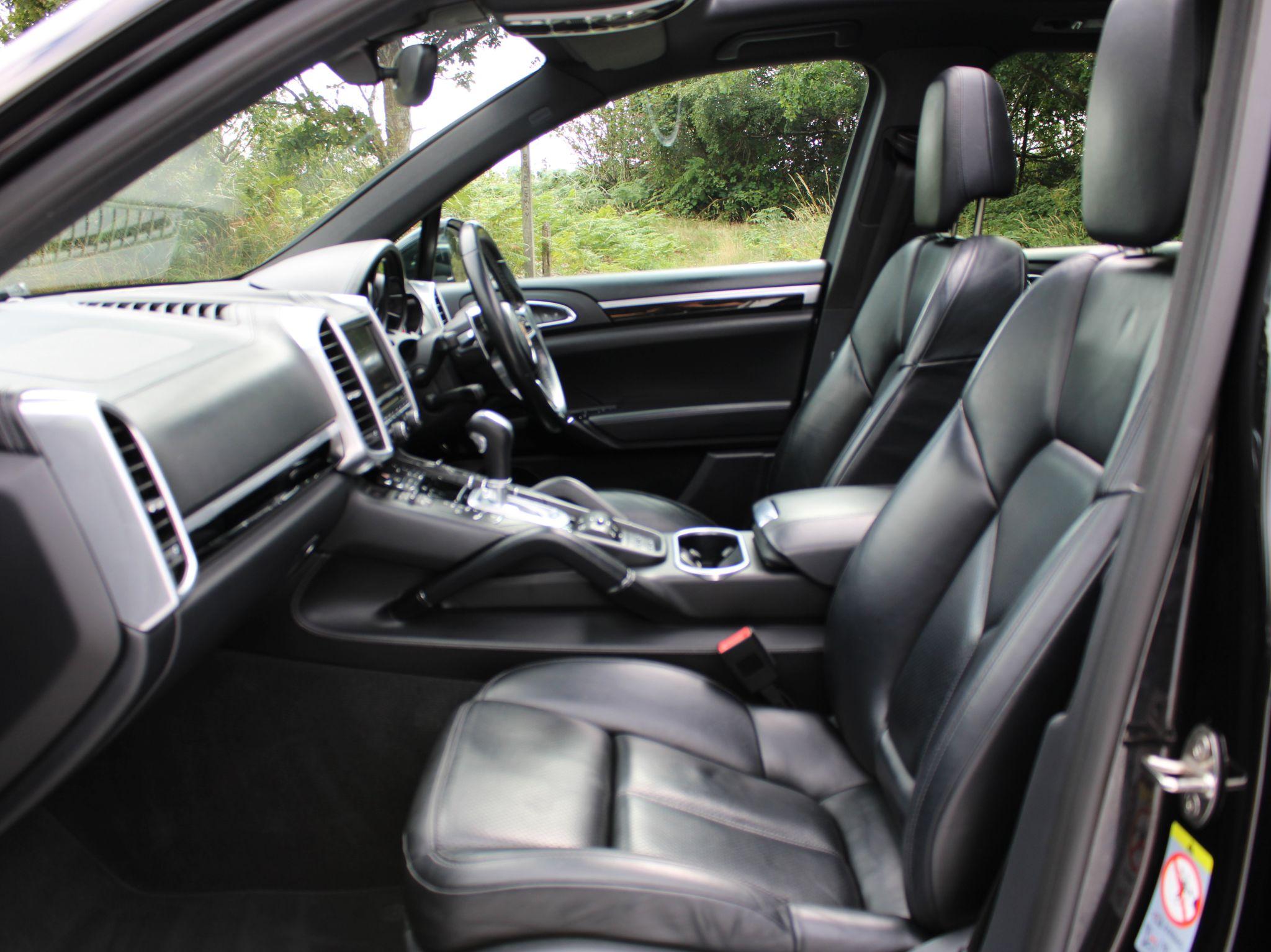 2016 Porsche Cayenne 4.2 TD V8 S TiptronicS 4WD Euro 6 (s/s) 5dr • 87,000 miles image 37