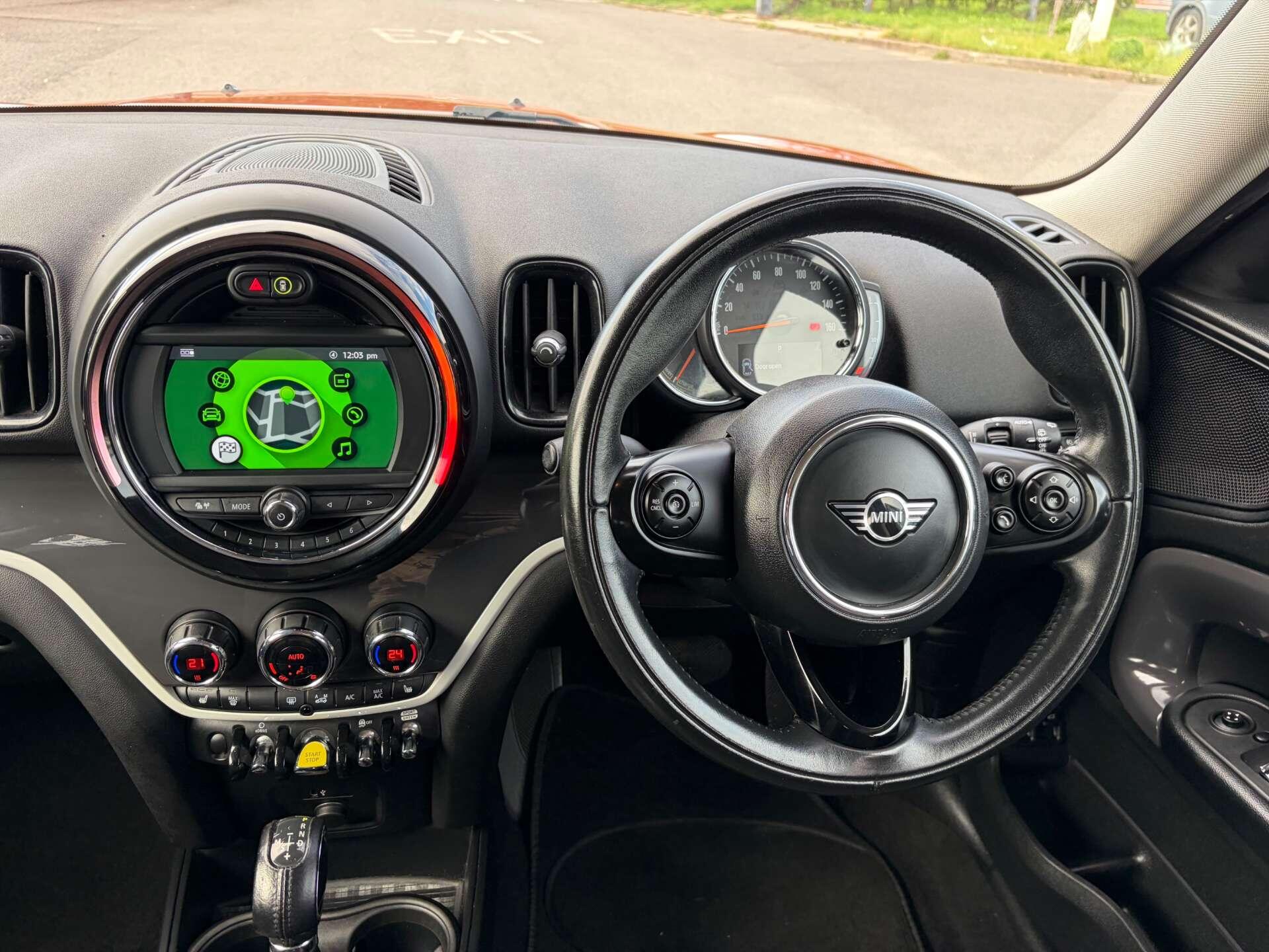 Mini Countryman view 2