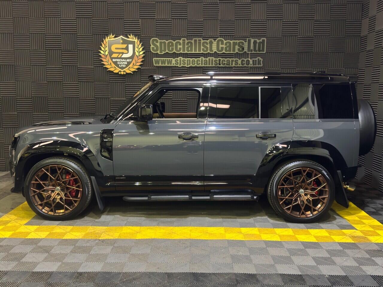 Land Rover Defender 110 view 25