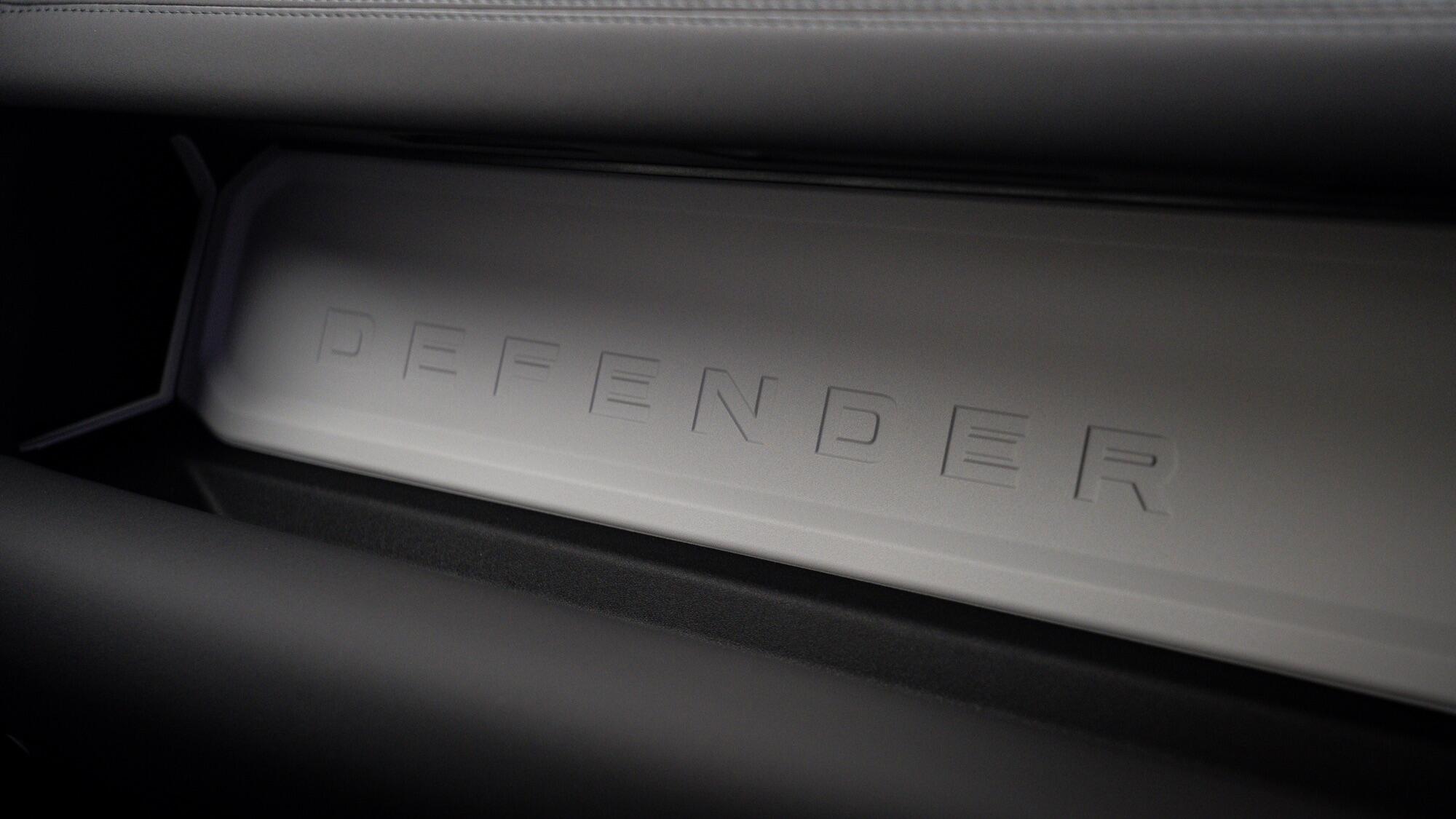 Land Rover Defender 90 view 38