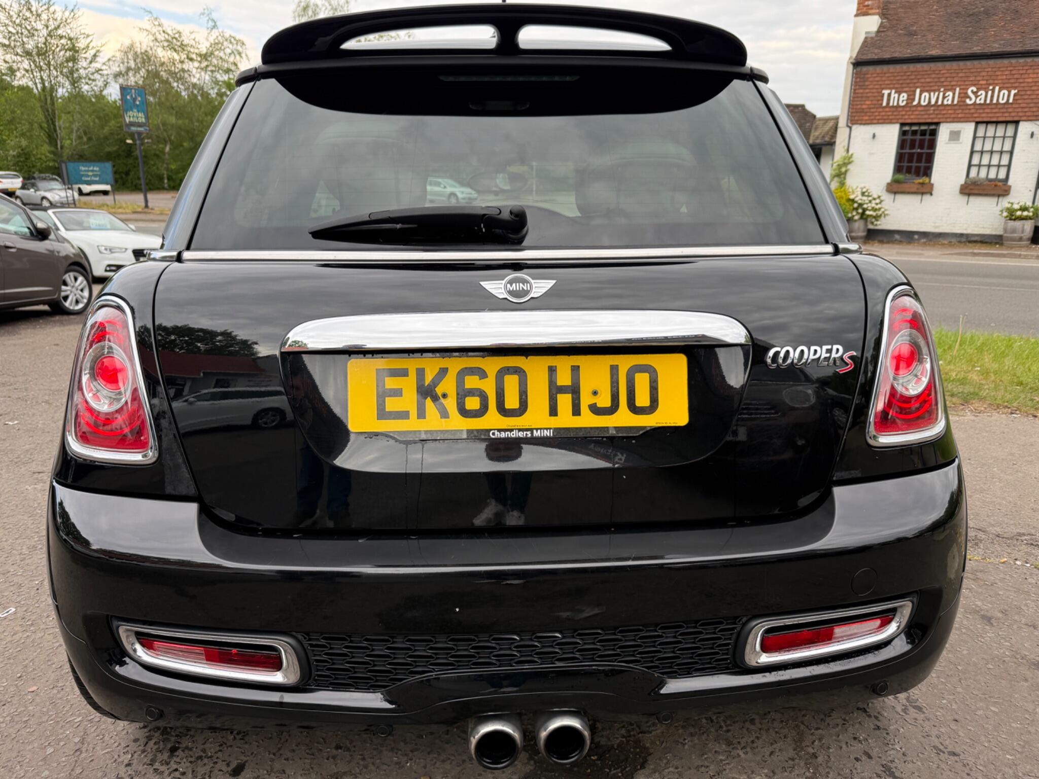 Mini Hatch view 9