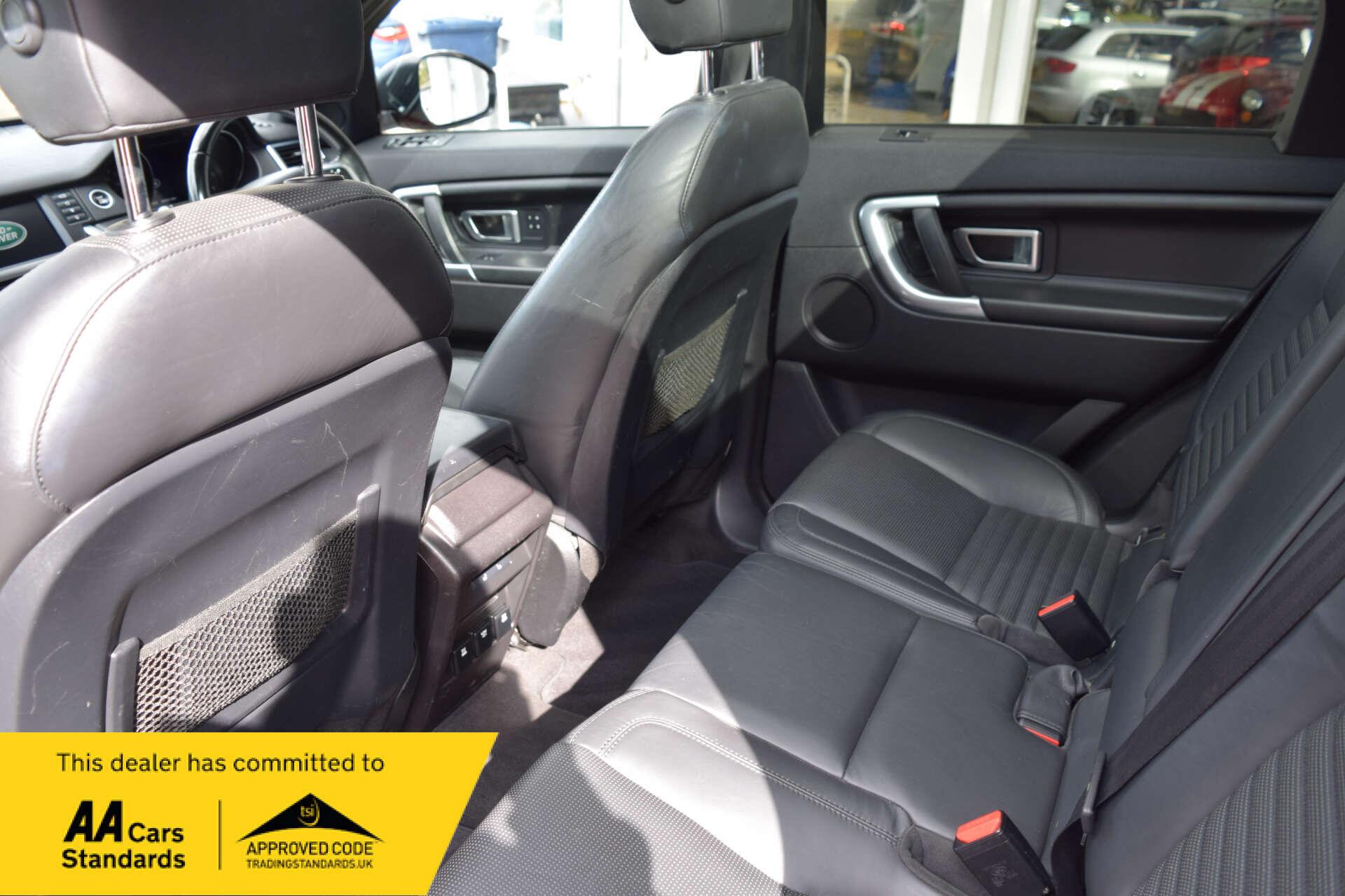 Land Rover Discovery Sport view 27