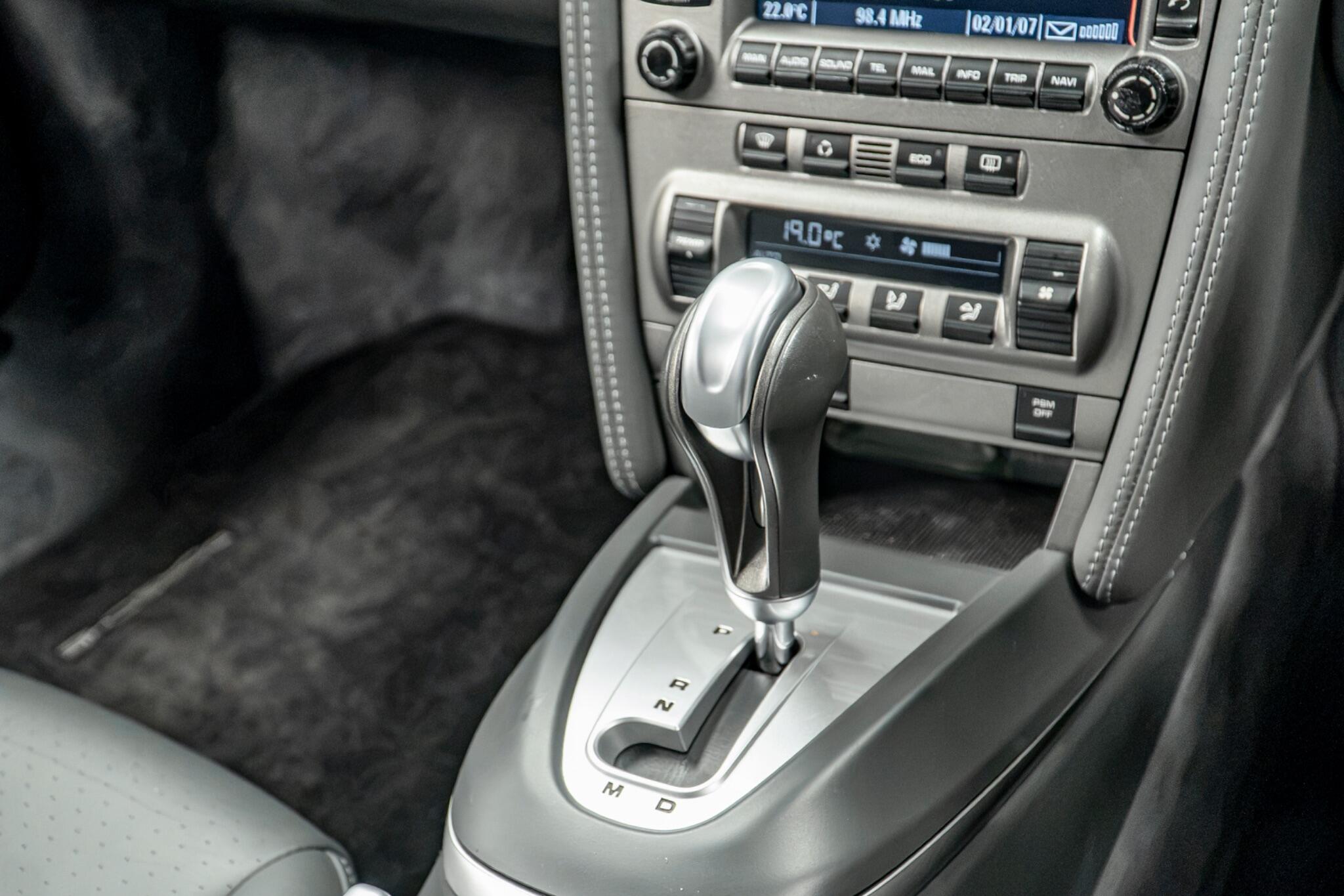 Porsche 911 view 39